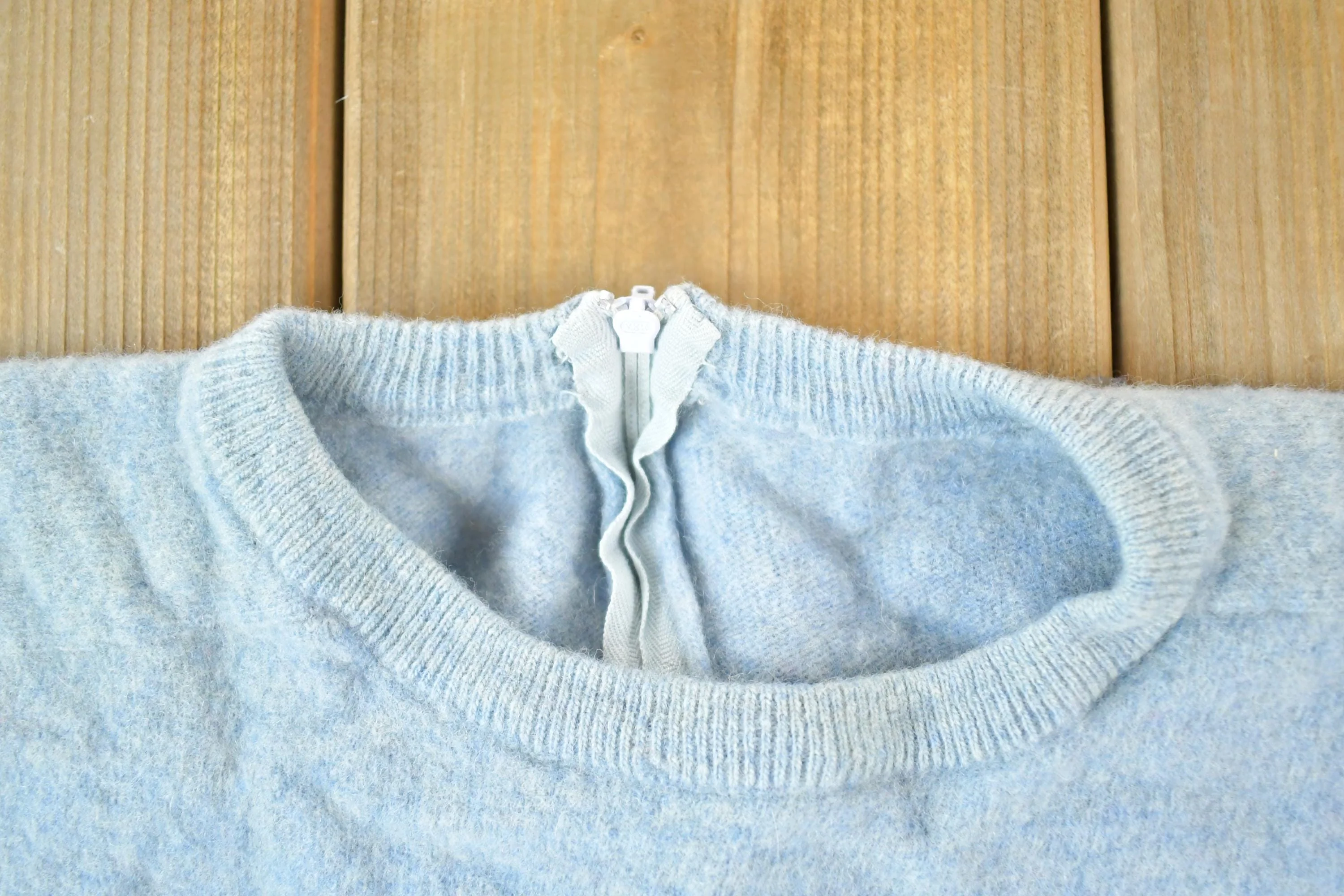 Vintage 1960s Wool Knit Light Blue Crewneck Sweater Womens XS - Image 4