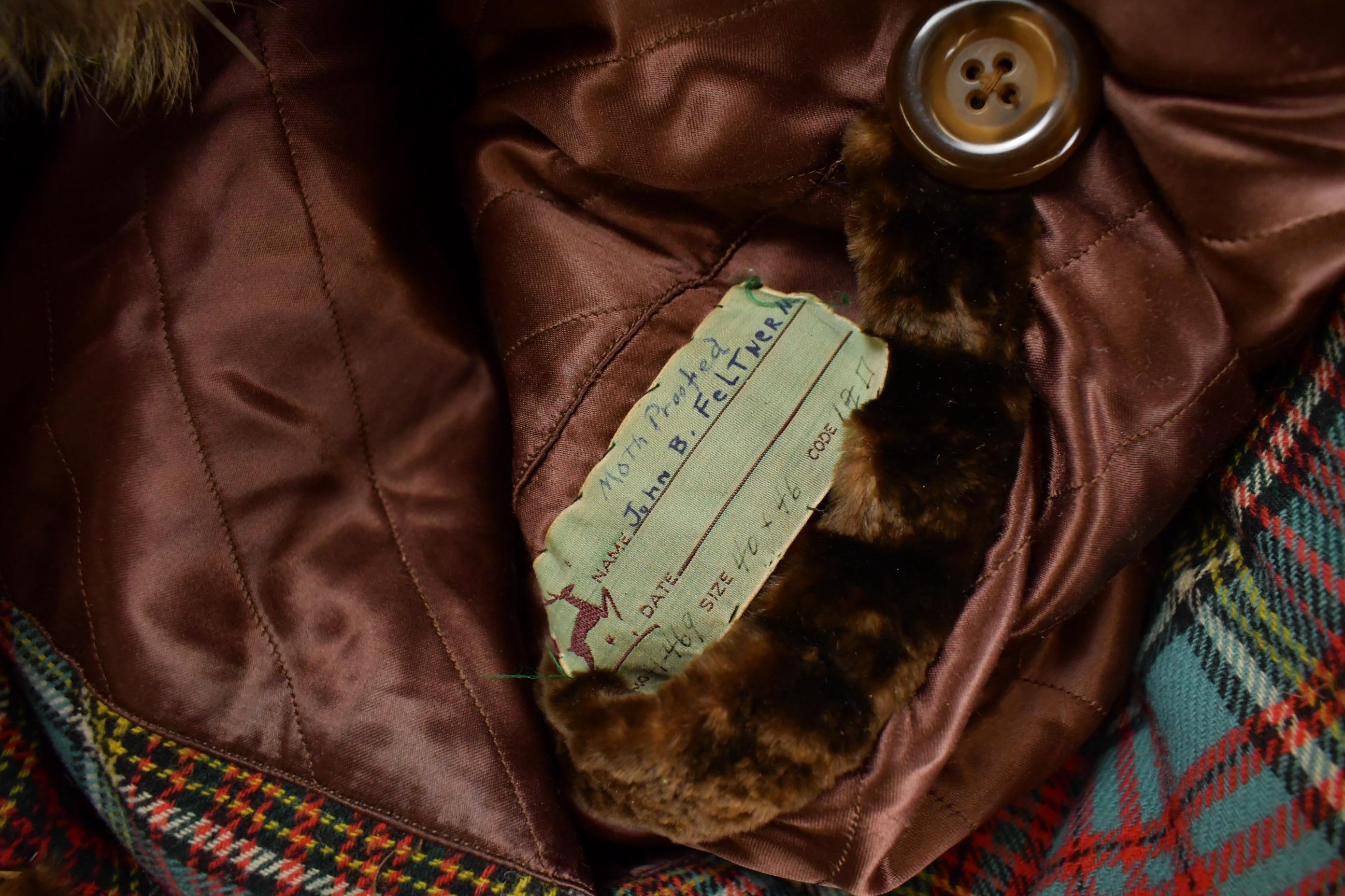 Vintage 1970s Brown Racoon Fur Plaid Lined Coat Men's Large - Image 7