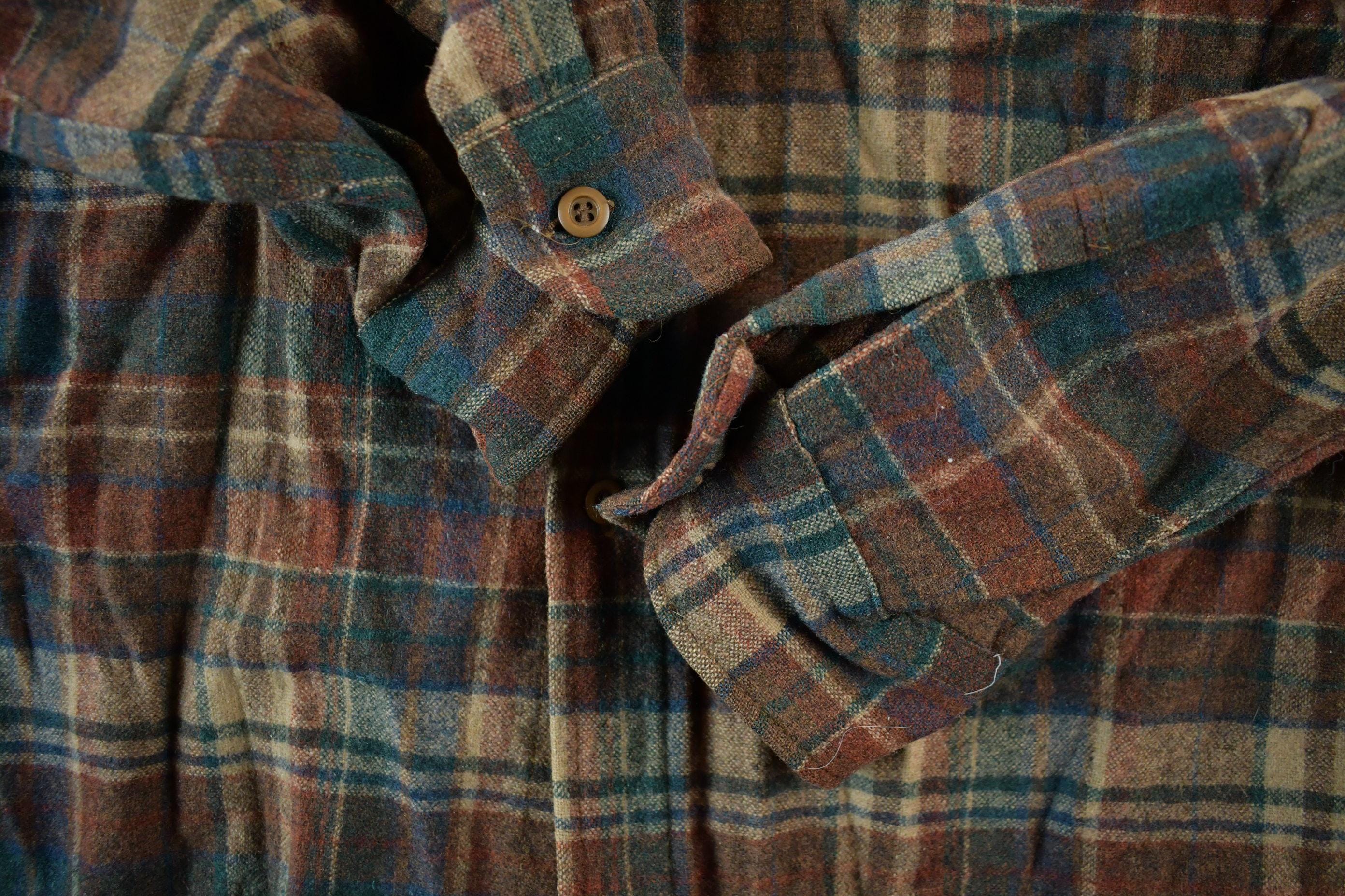Vintage 1970s Pendleton Plaid Button Up Shirt Vintage Flannel Men's Large - Image 4