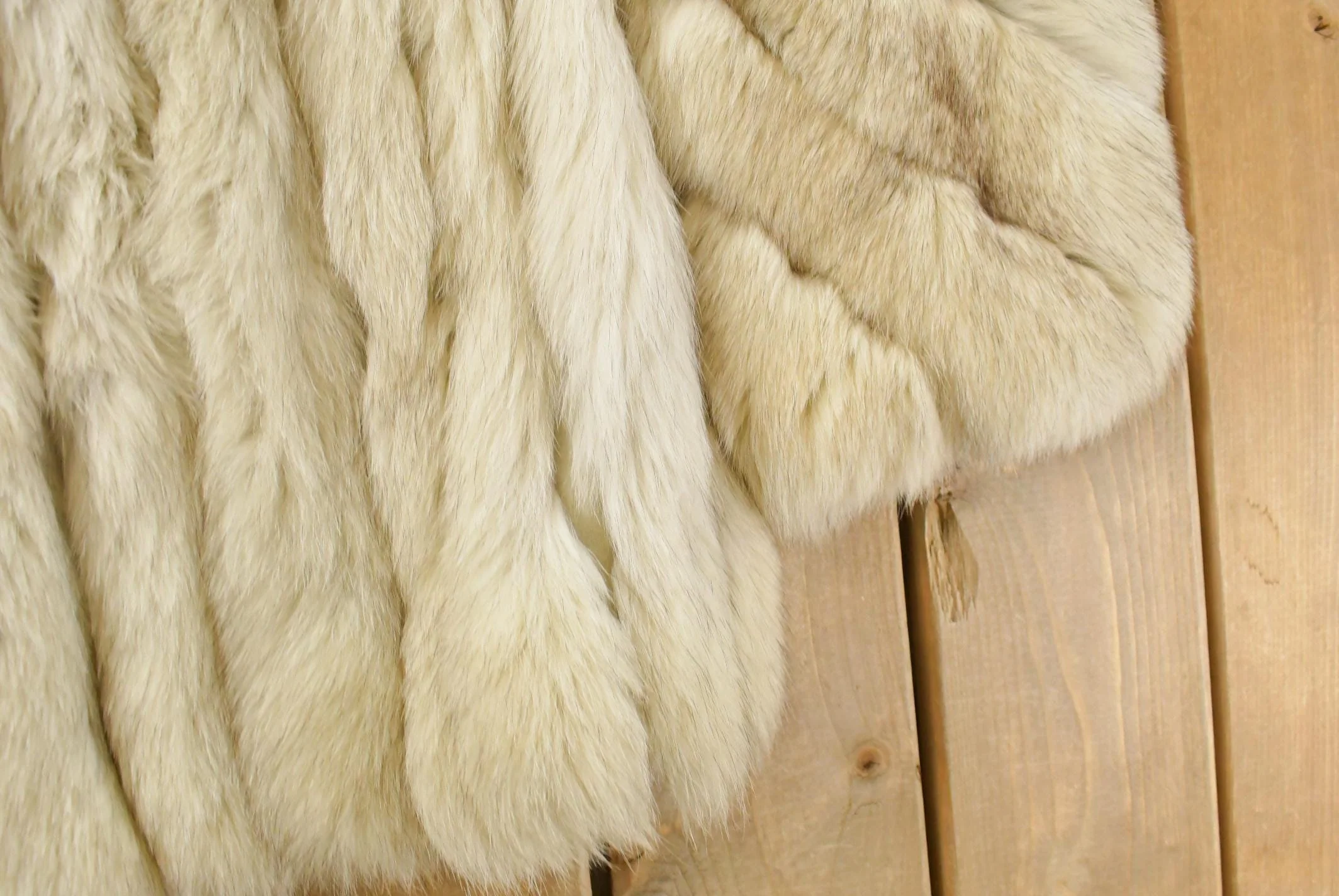 Vintage 1970s Saga Fox Arctic Fox Fur Coat Adult Medium Men's Medium - Image 3