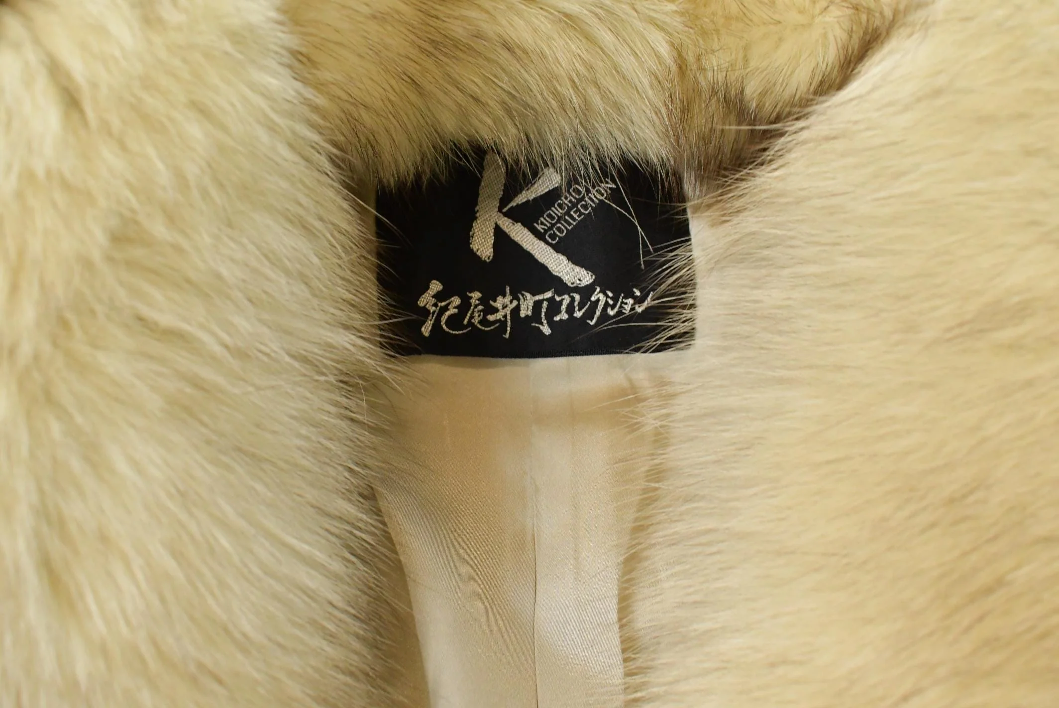 Vintage 1970s Saga Fox Arctic Fox Fur Coat Adult Medium Men's Medium - Image 4