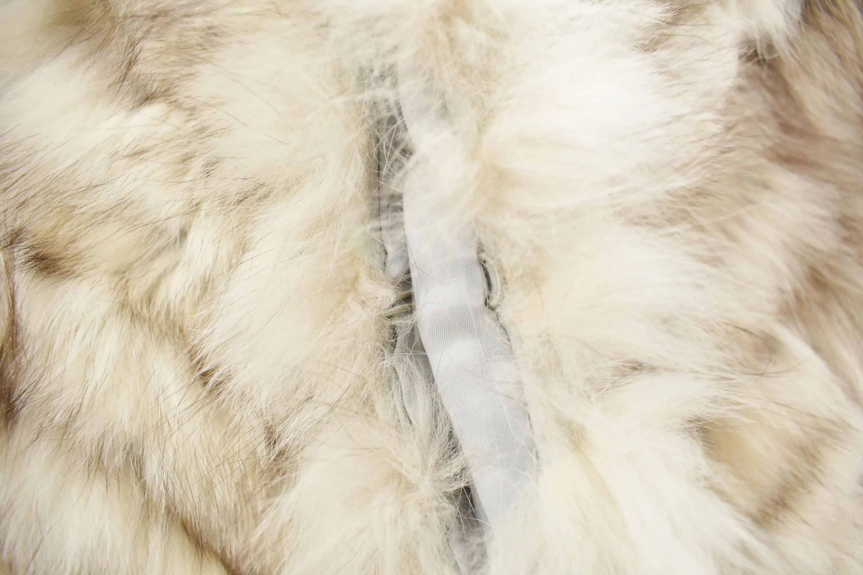 Vintage 1970s Saga Fox Arctic Fox Fur Coat Women's Medium - Image 5