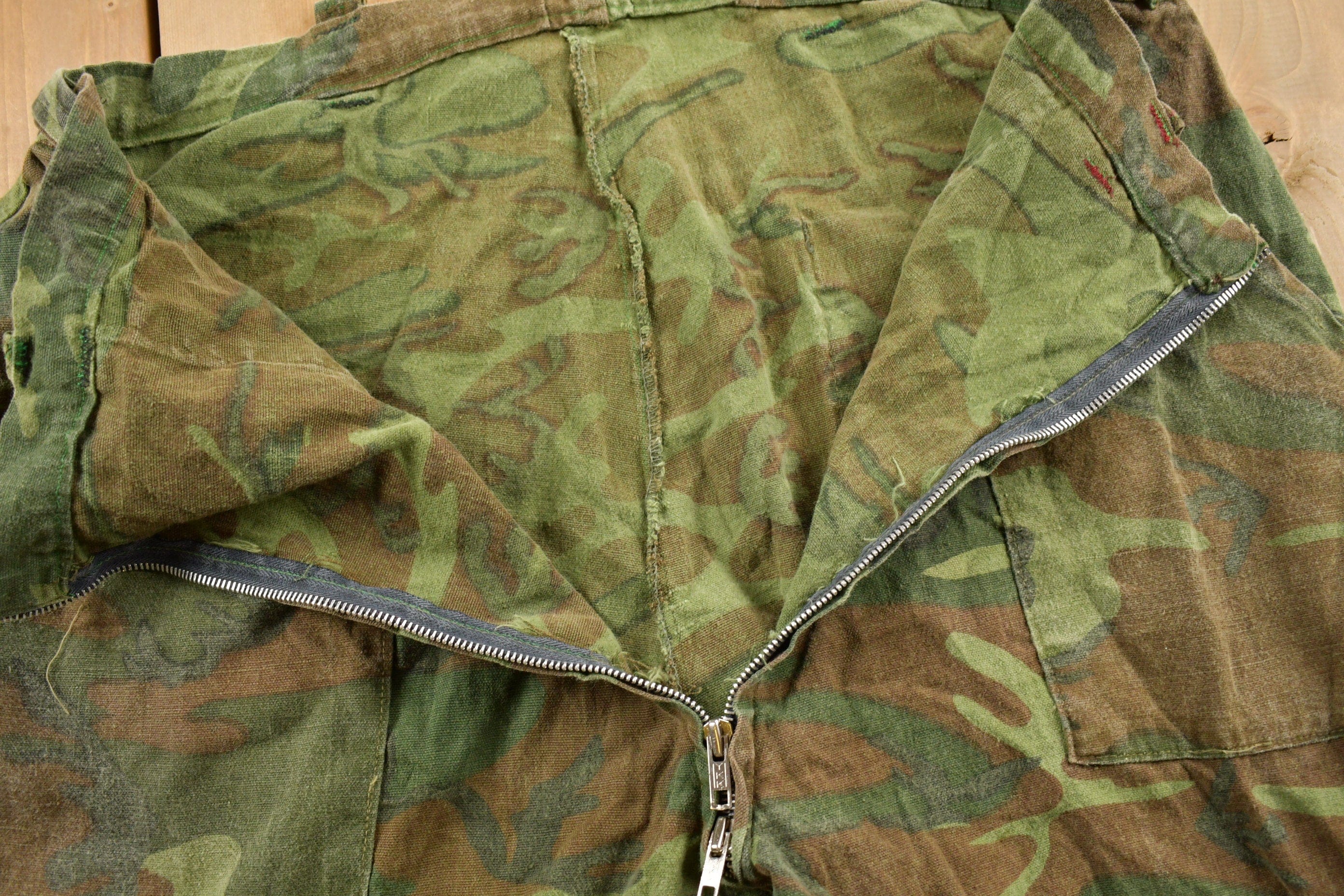 Vintage 1970s Woodland Camouflage Hunting Pants Men's 38 x 27 - Image 6