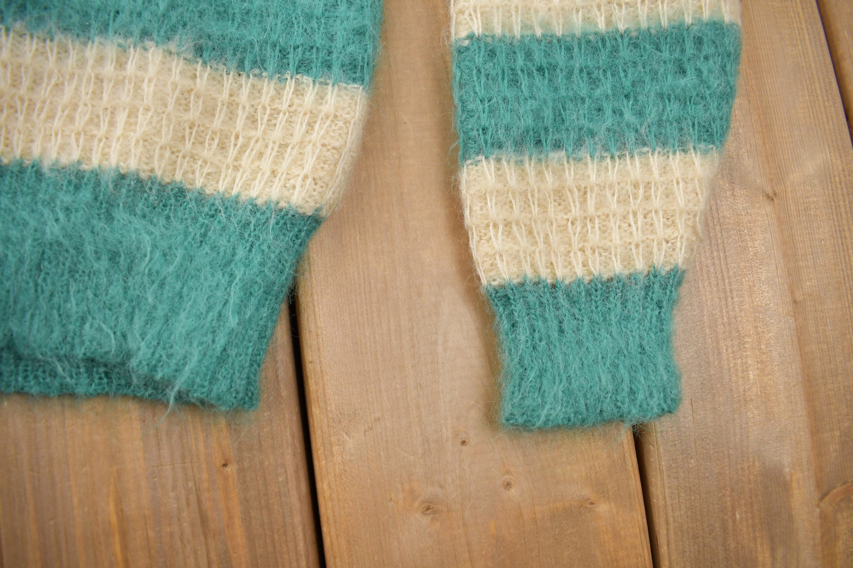 Vintage 1970s Wool Knit Bow Tie Green Beige Stripe Sweater Men's S - Image 3
