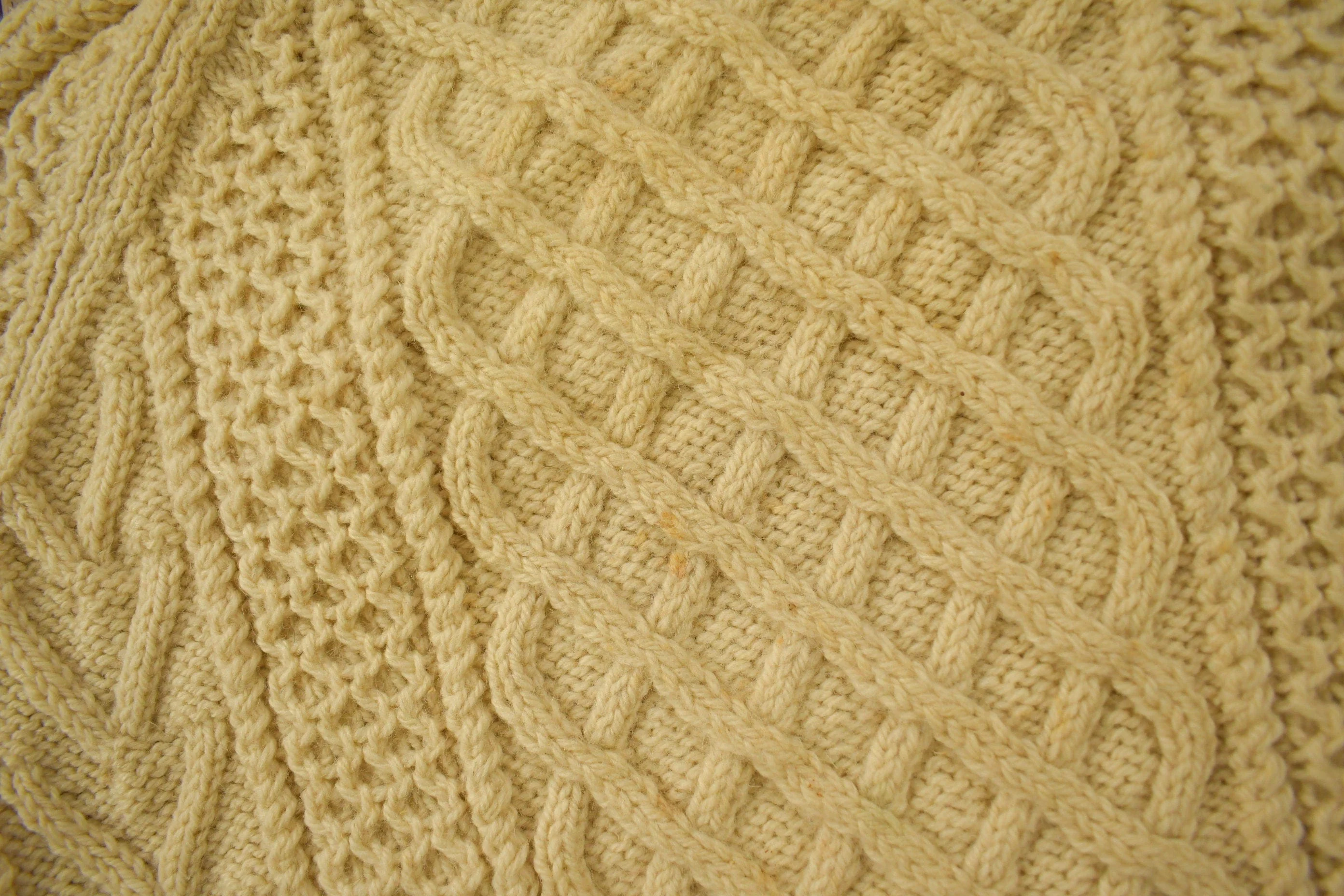 Vintage 1980s 100% Wool Cable Knit Crewneck Sweater - Image 4