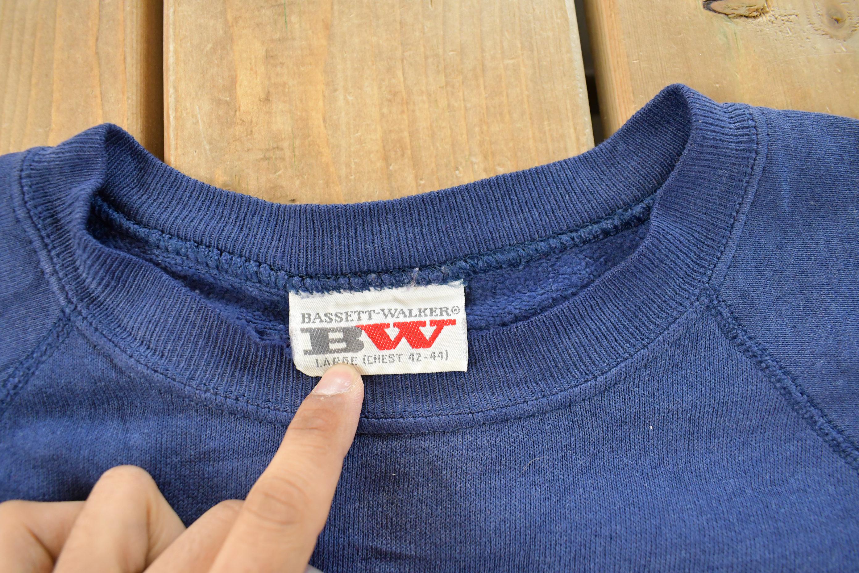 Vintage 1980s Bassett Walker Blank Crewneck Sweatshirt Men's Small - Image 4