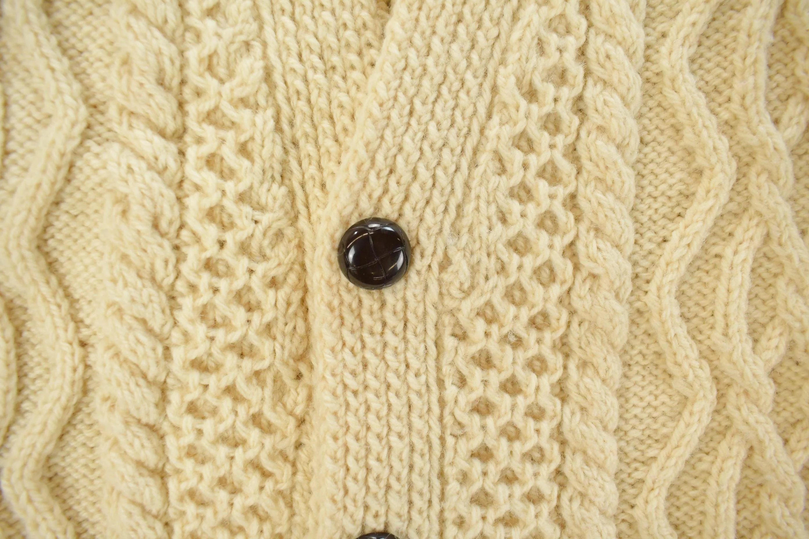 Vintage 1980s Bunratty Hand Knit Wool 3D Cable Knit Cardigan Sweater Men's Large - Image 4