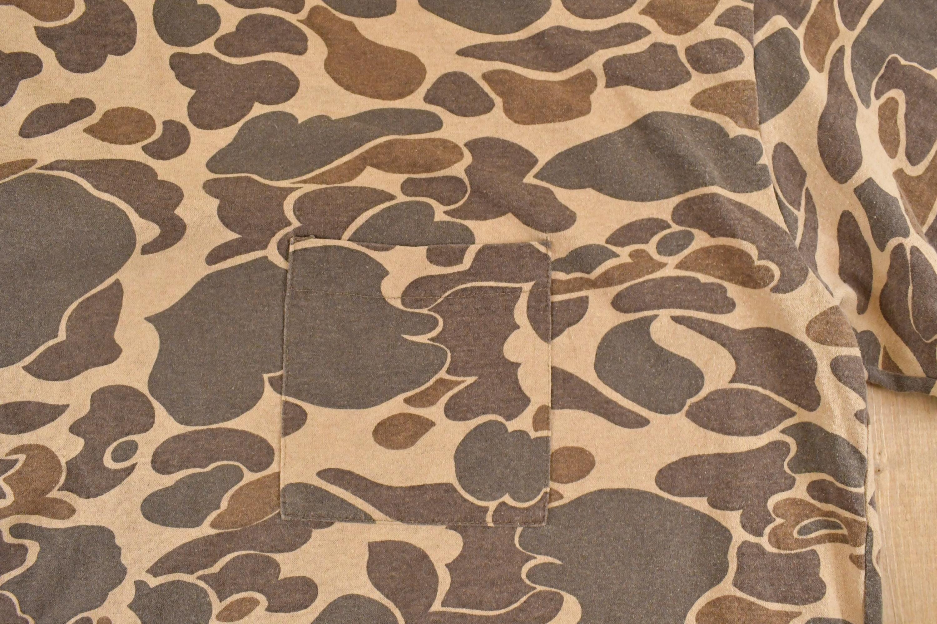 Vintage 1980's Camo Pocket Souvenir Outdoorsman T-Shirt Men's L - Image 4