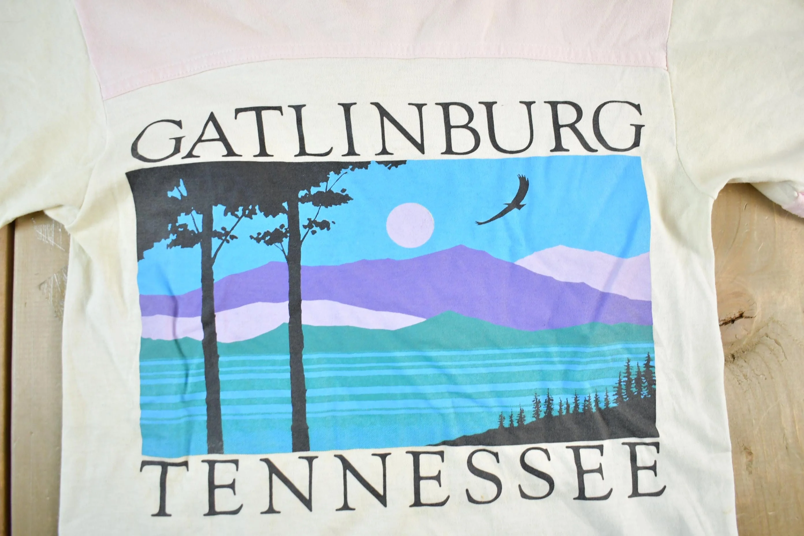 Vintage 1980s Gatlinburg Tennessee Travel Souvenir T Shirt Women's S - Image 3