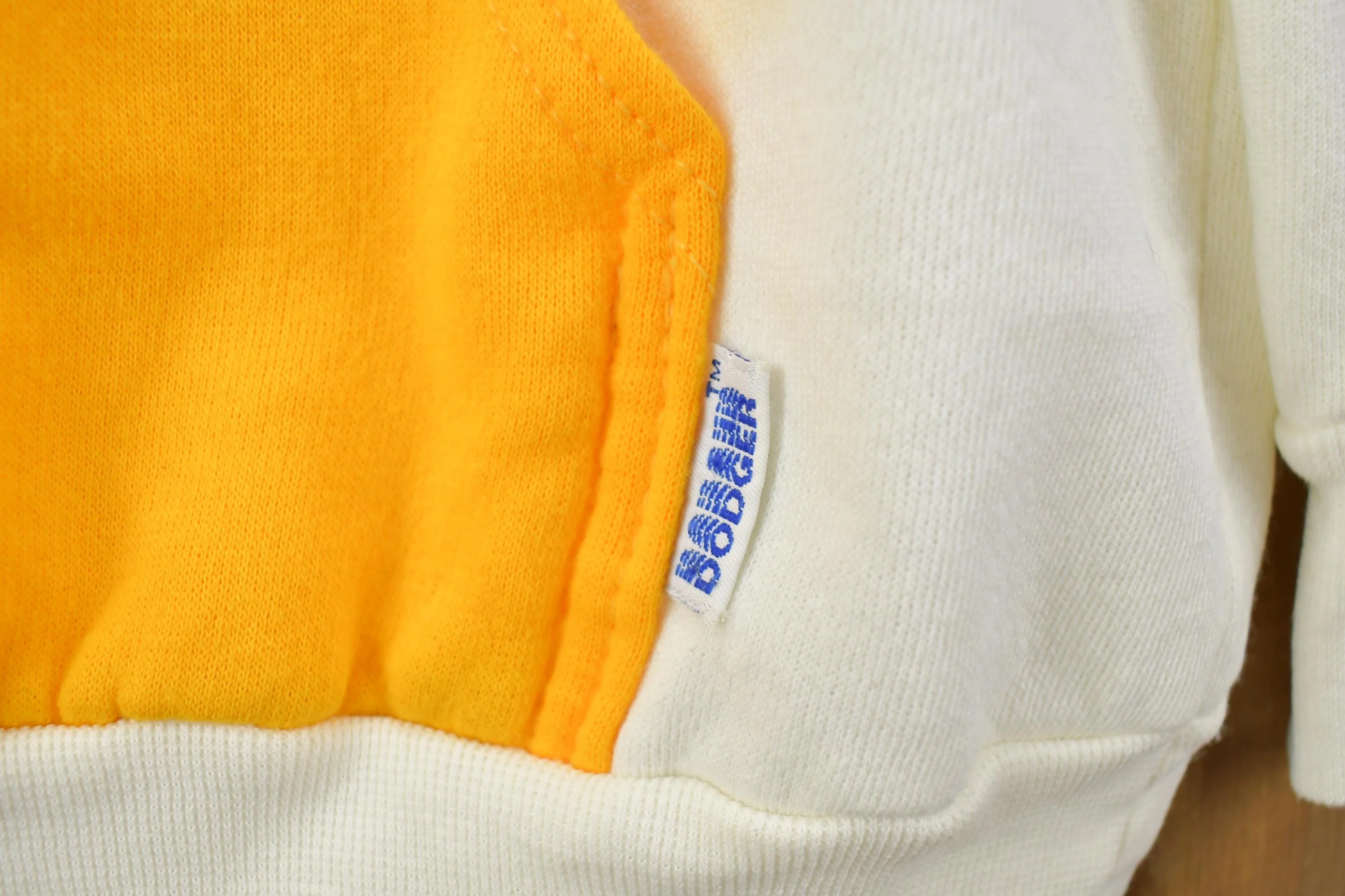 Vintage 1980s Iowa Hawkeyes Dodger University Collegiate Crewneck Men's Large - Image 5