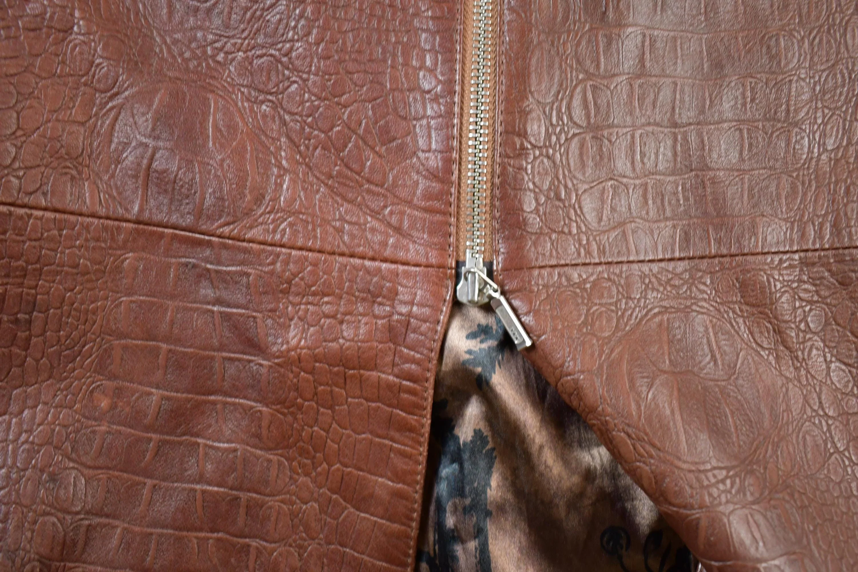 Vintage 1980s Mondial Women's Full Length Alligator Print Leather Trench Coat - Image 5