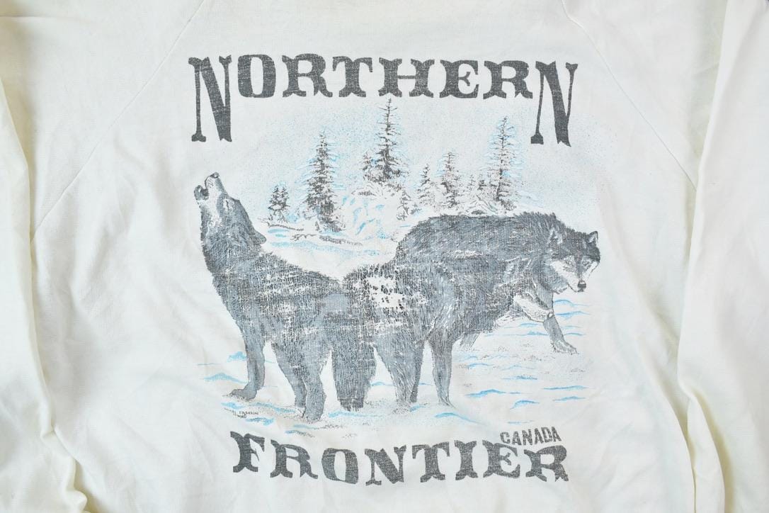 Vintage 1980s Northern Frontier Canada Two Wolves Crewneck Sweatshirt Men's Small - Image 3