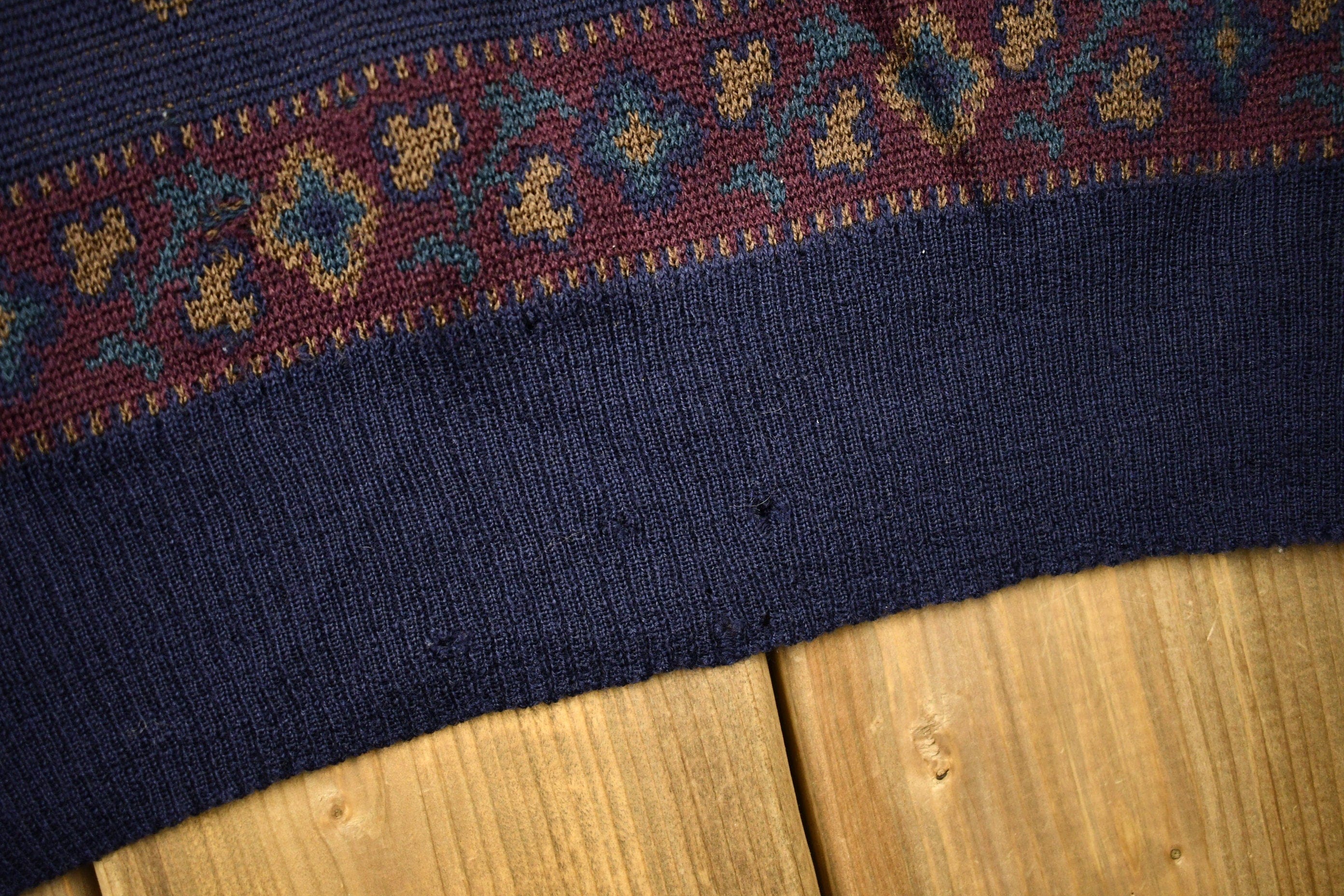 Vintage 1980s Tricots St. Raphael Pure New Wool Knitted V Neck Sweater Men's Medium - Image 6