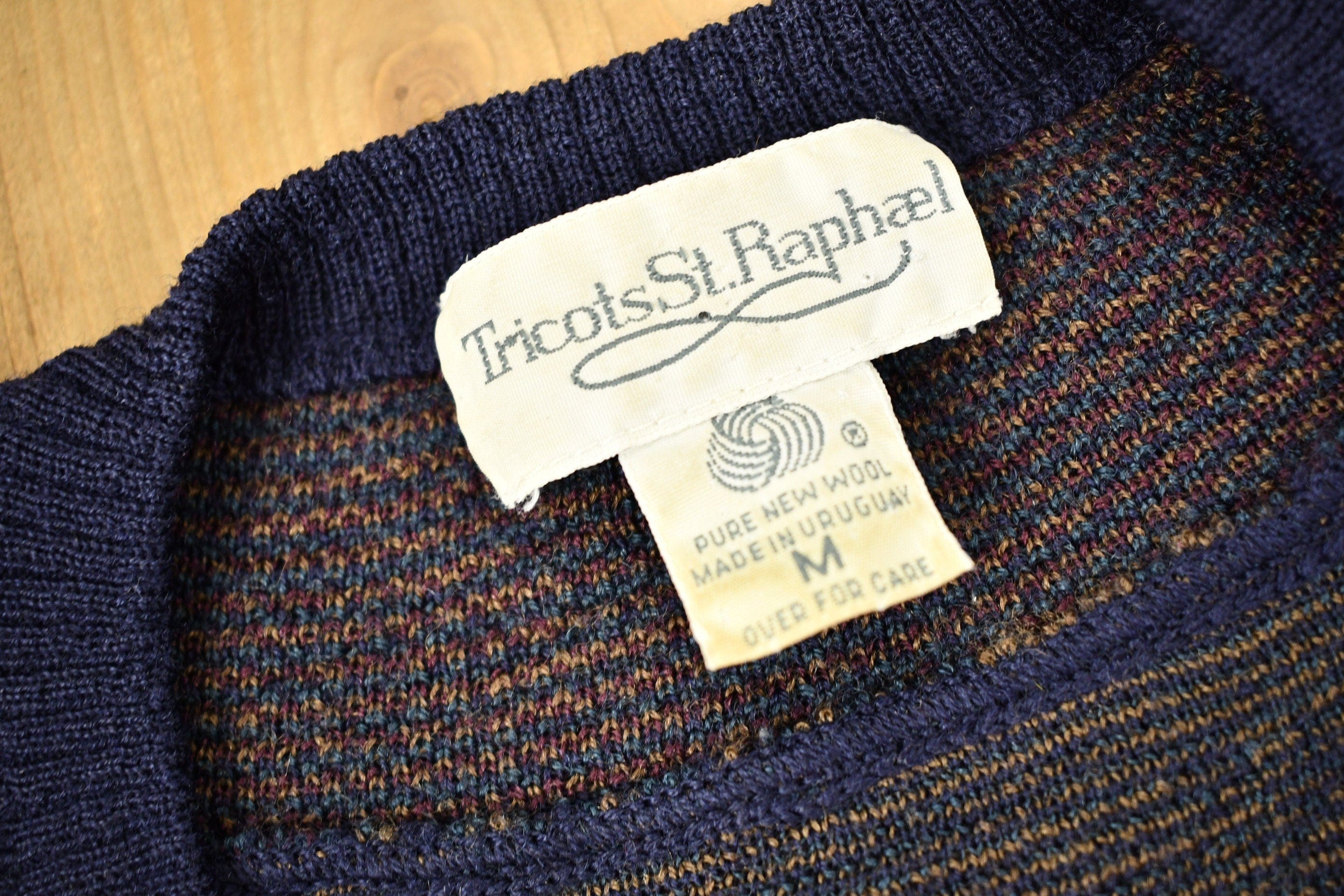 Vintage 1980s Tricots St. Raphael Pure New Wool Knitted V Neck Sweater Men's Medium - Image 7