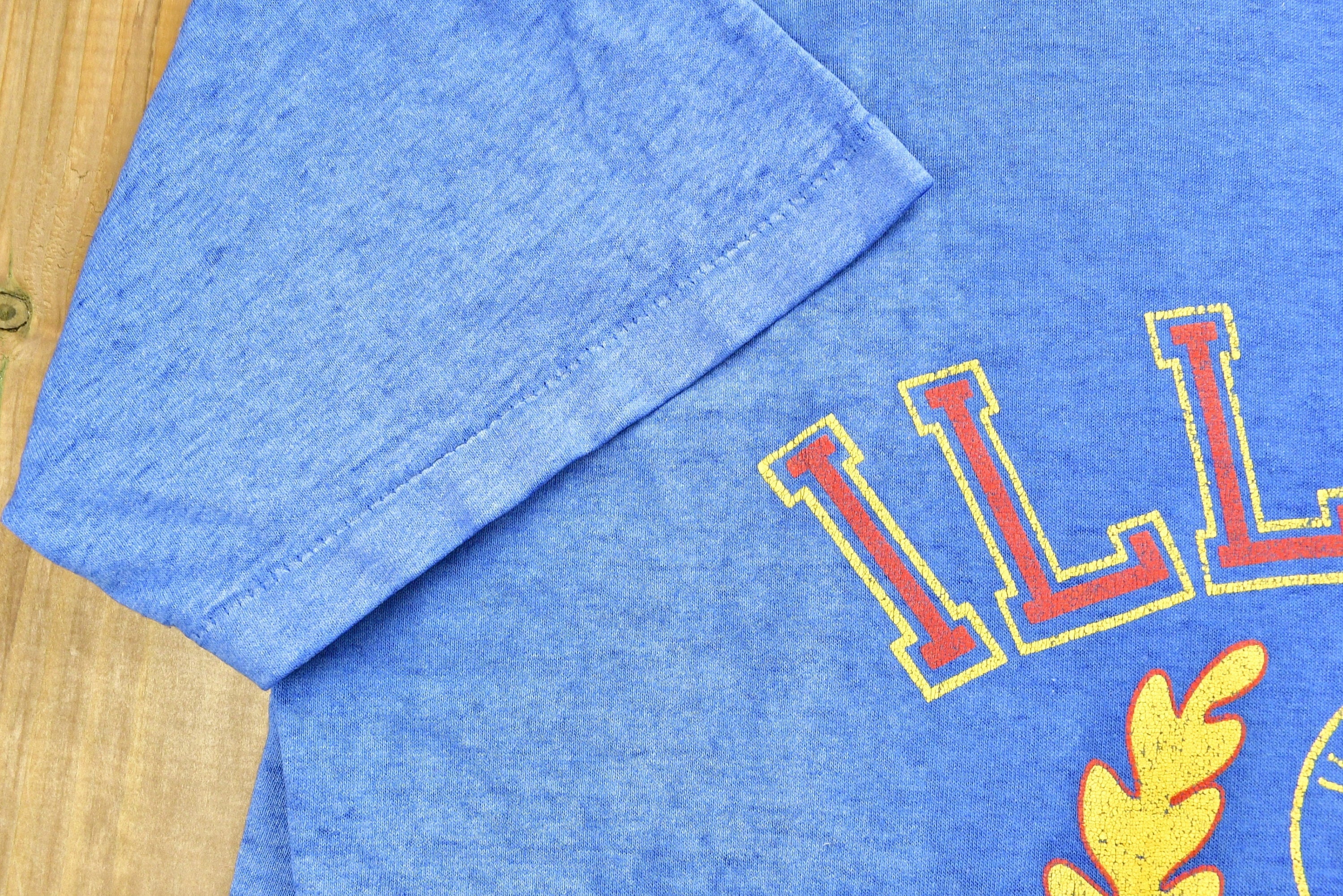 Vintage 1980s University of Illinois Cougars Collegiate T-Shirt Men's Medium - Image 4