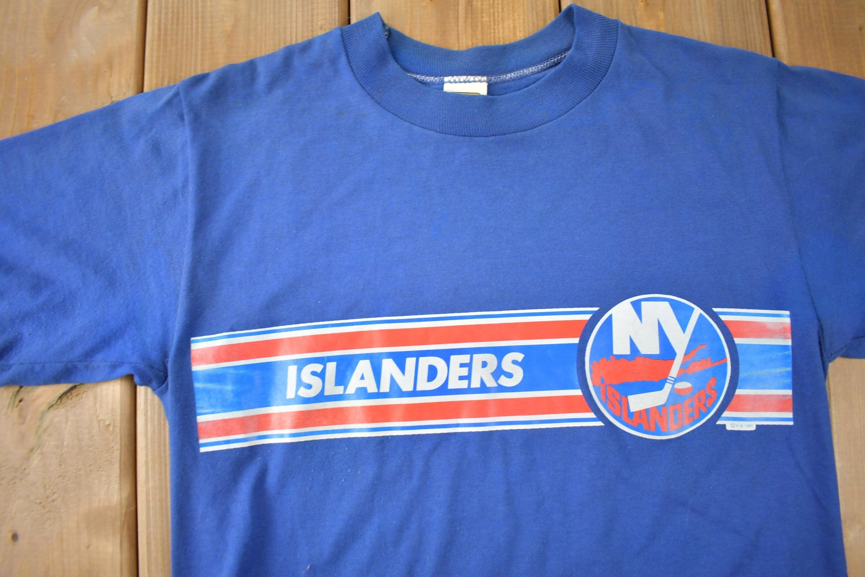 Vintage 1982 New York Islanders NHL Hockey Graphic T-Shirt Men's XS - Image 3