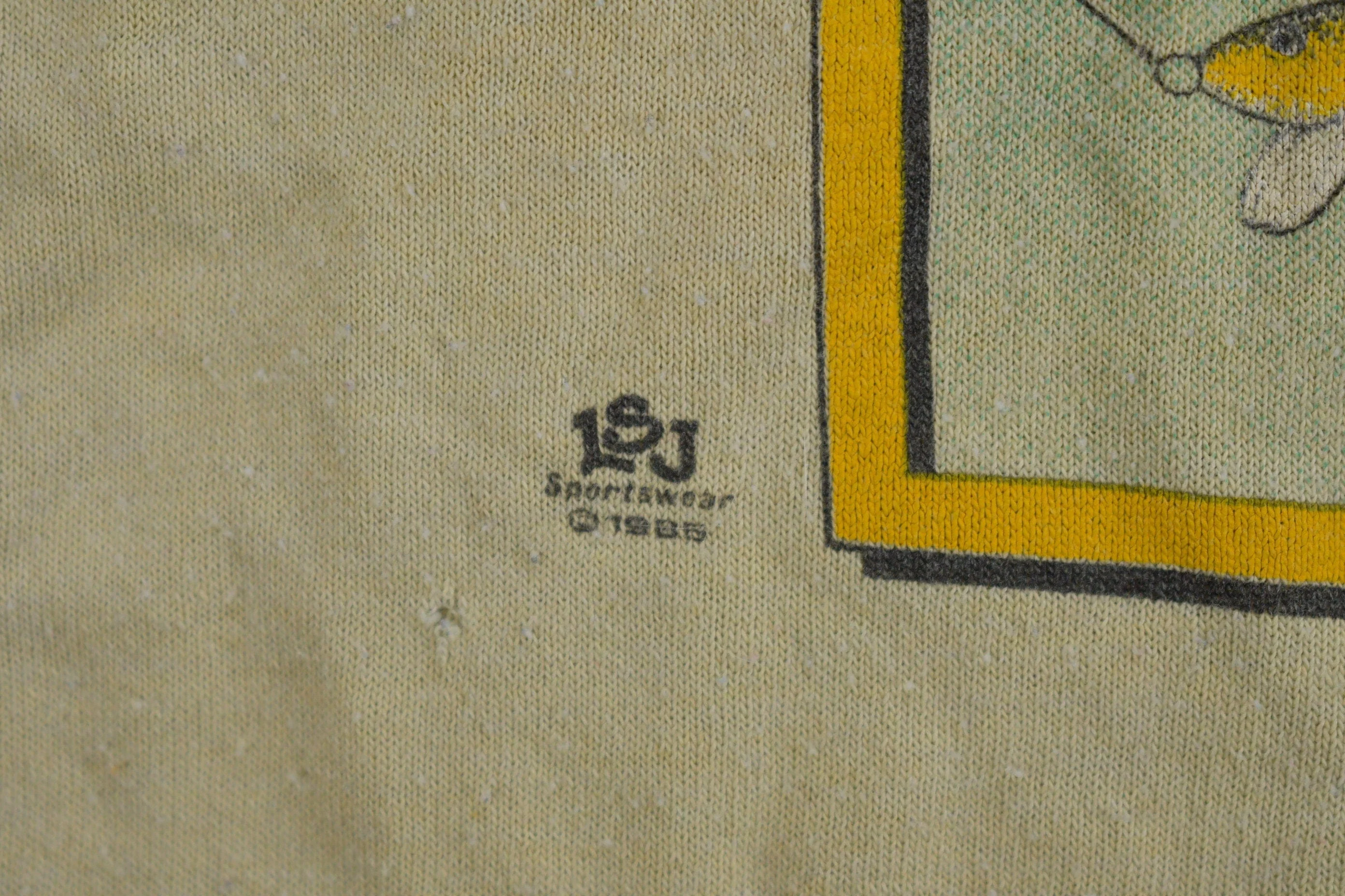 Vintage 1985 Fishing Theme Graphic T-Shirt Men's S - Image 7