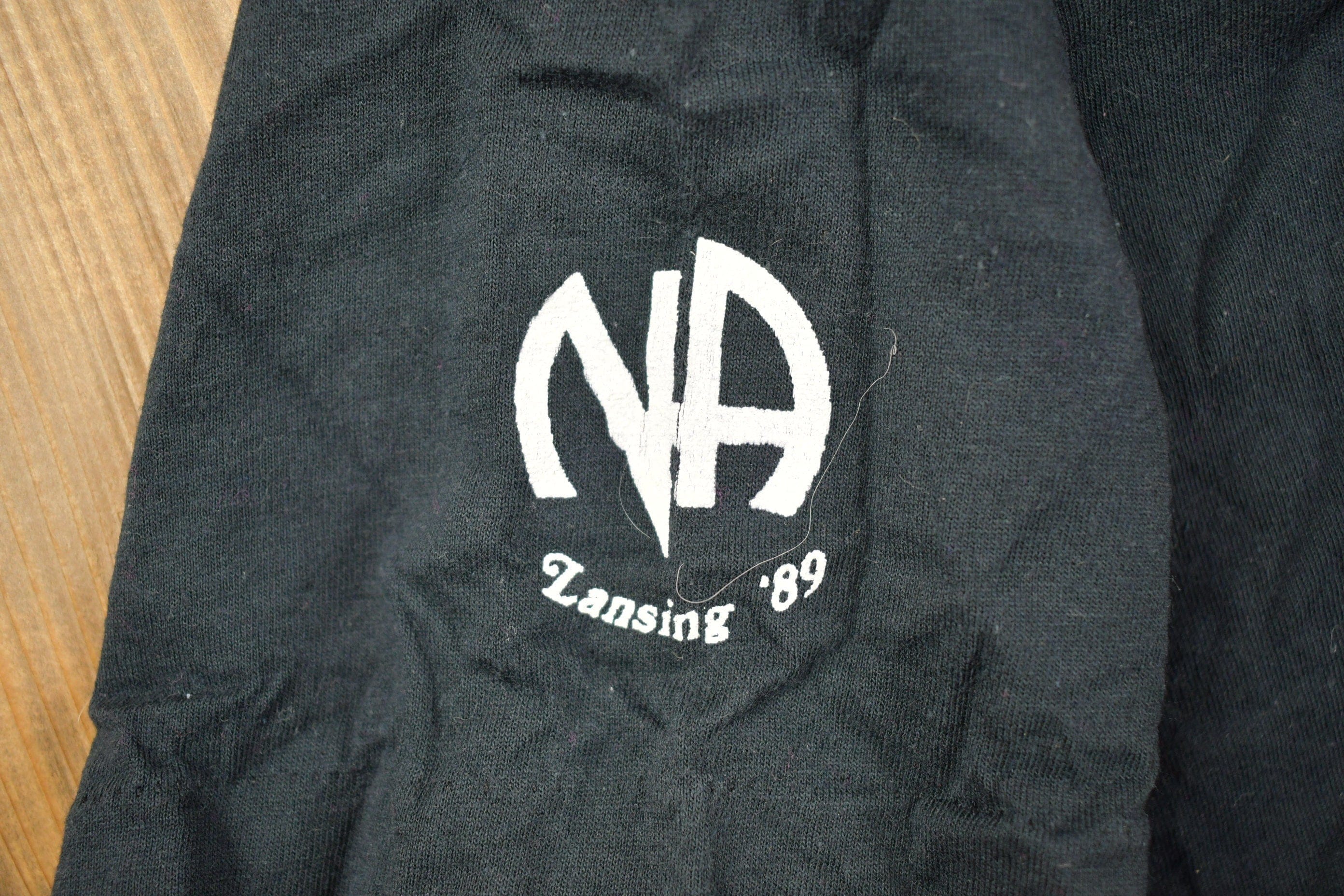 Vintage 1989 Narcotics Anonymous Lansing Graphic T Shirt Men's Medium - Image 4