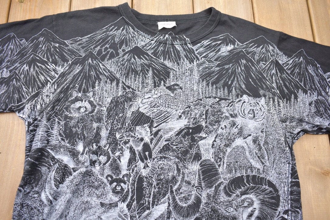 Vintage 1990s Animals All Over Print Graphic T-Shirt Men's Large - Image 3