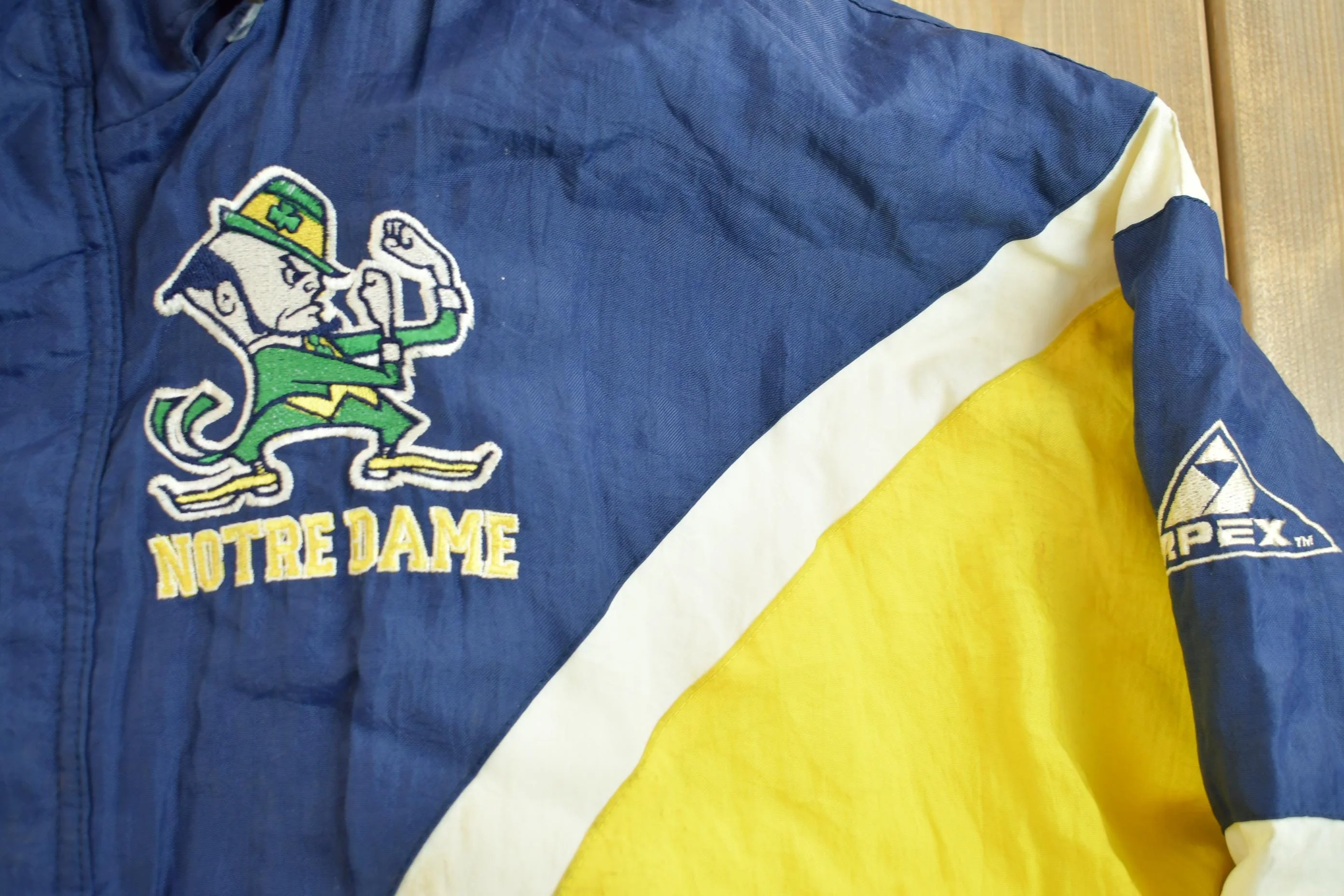 Vintage 1990s Apex One University of Notre Dame Fighting Irish Collegiate Puffer Jacket Men's Large - Image 5