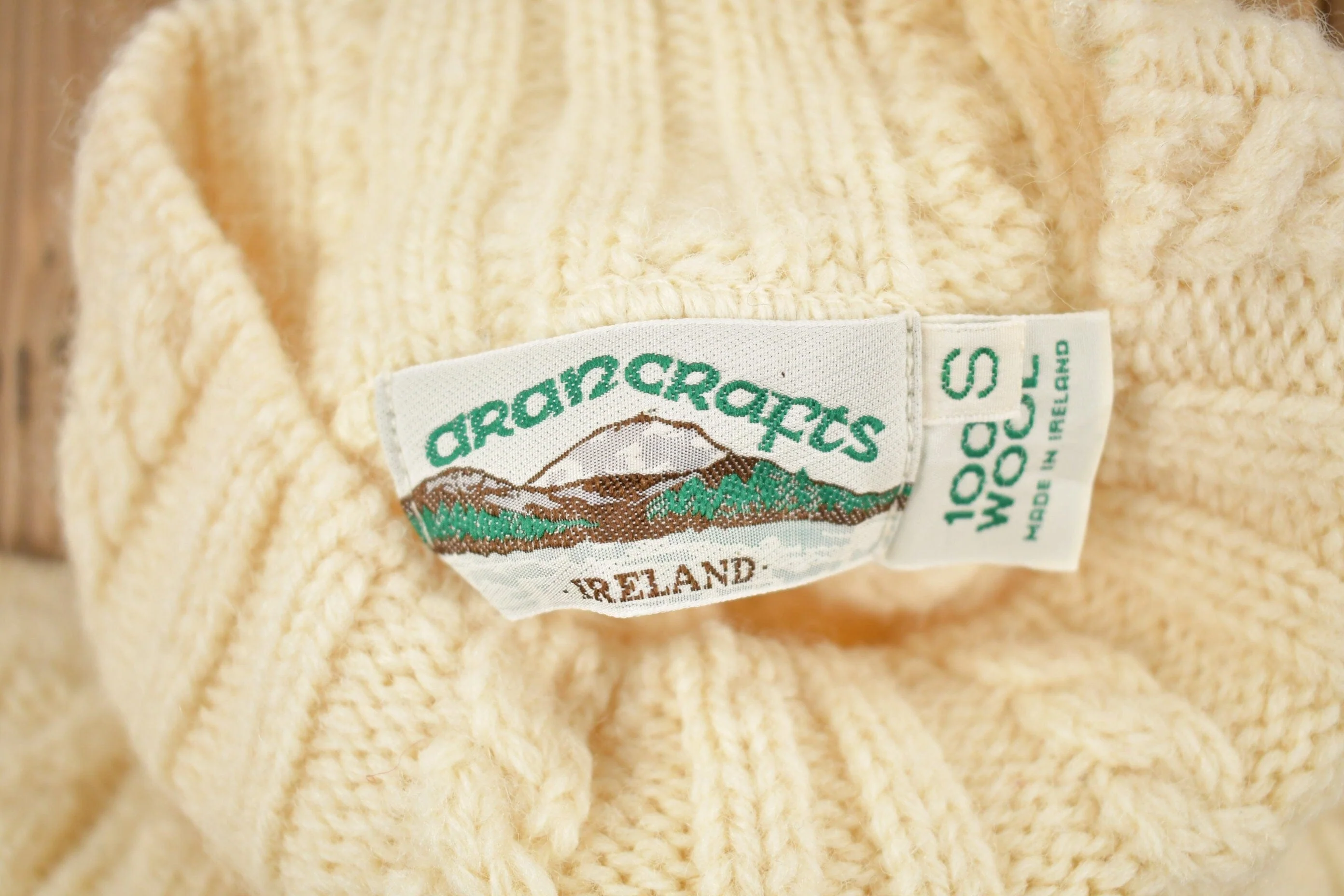 Vintage 1990s Aran Crafts 100% Merino Wool 3D Cable Knit Sweater Men's Small - Image 3