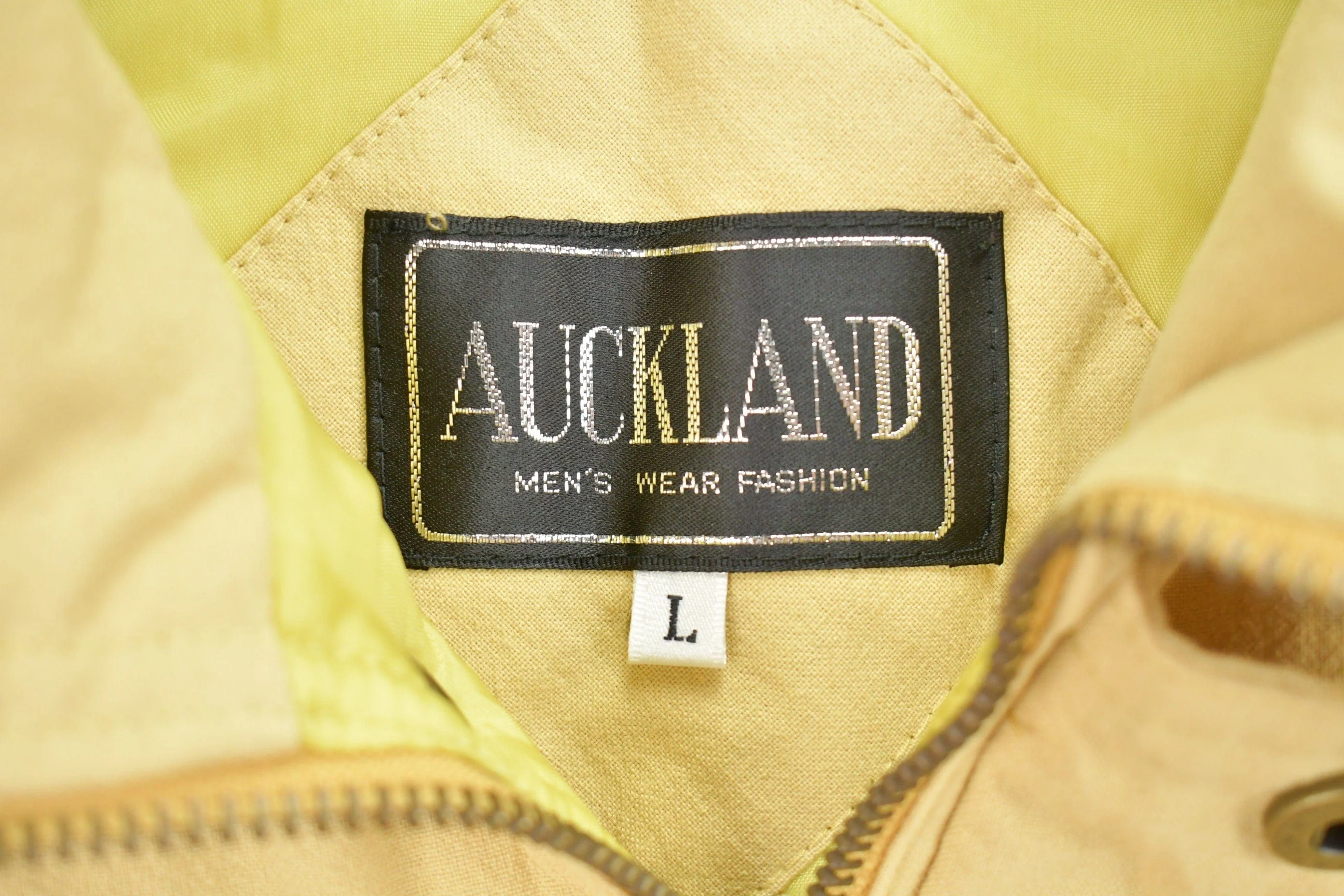 Vintage 1990s Auckland Puffer Vest Men's Medium - Image 4