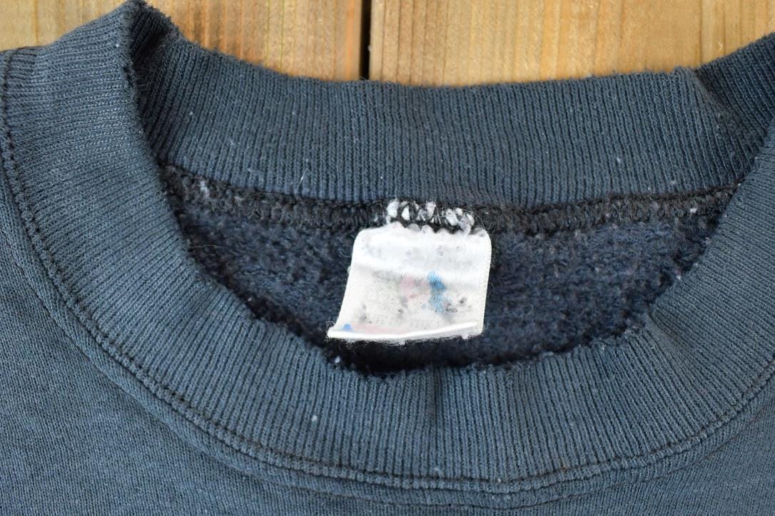 Vintage 1990s Aztec Wolf Outdoorsman Crewneck Sweatshirt Men's Large - Image 3
