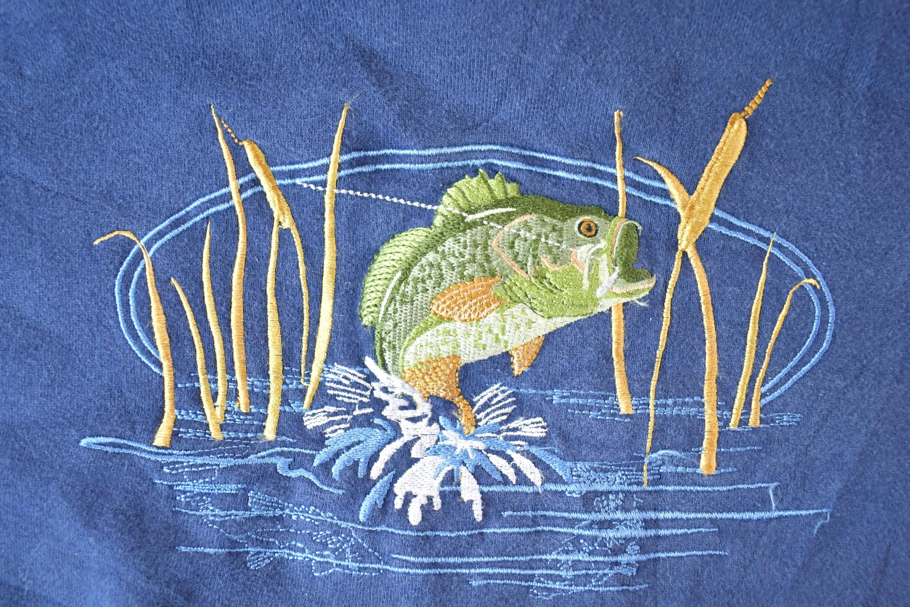 Vintage 1990s Bass Fishing Embroidered Crewneck Men's XL - Image 3
