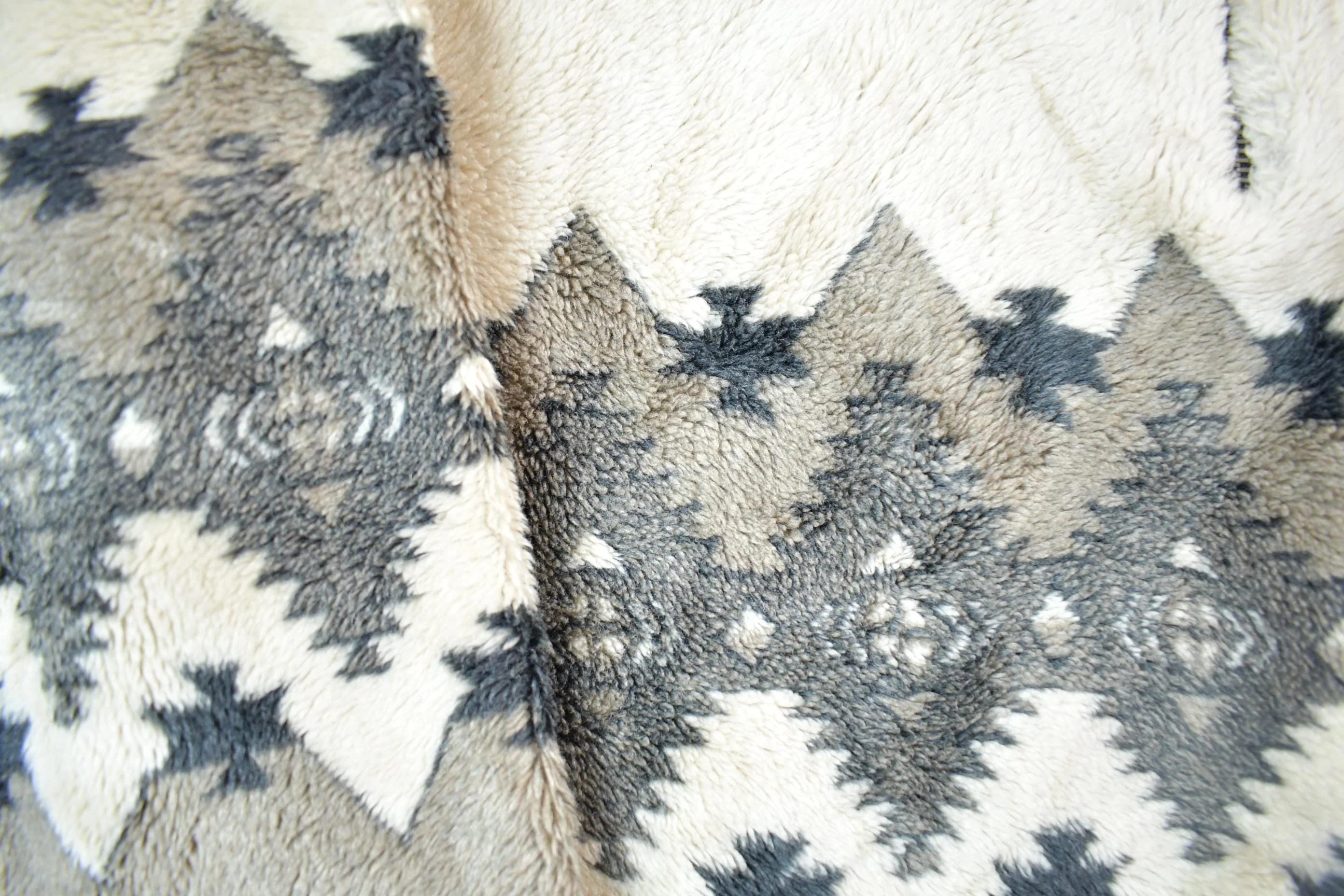 Vintage 1990s Black Diamond Abstract Pattern Fleece Sweater Men's Medium - Image 4