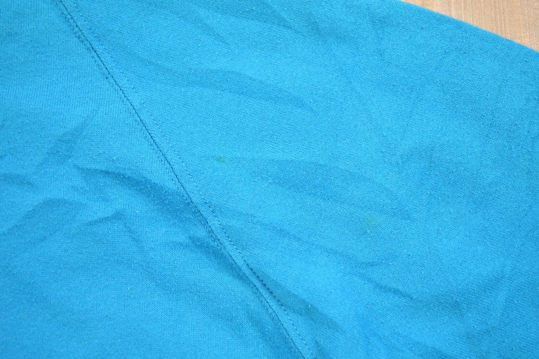Vintage 1990s Blank Light Blue Crewneck Sweatshirt Men's Small - Image 6