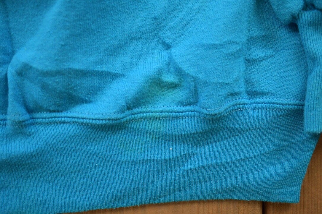Vintage 1990s Blank Light Blue Crewneck Sweatshirt Men's Small - Image 9