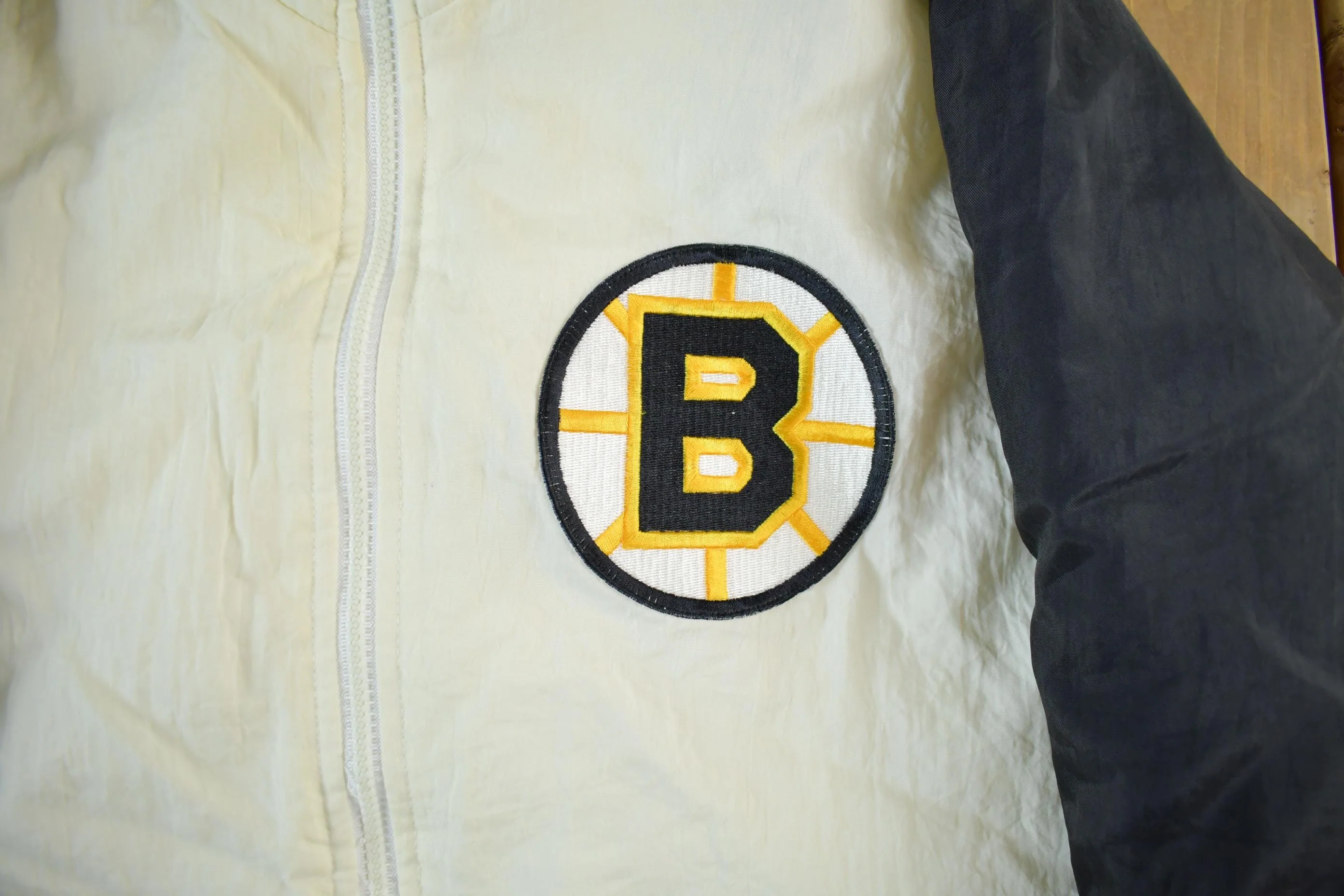 Vintage 1990s Boston Bruins NHL Jacket Men's Large - Image 3