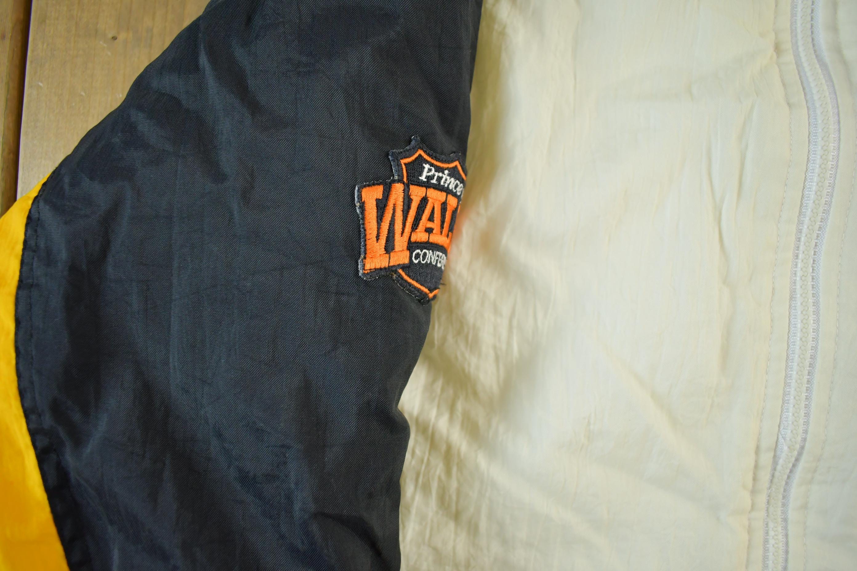 Vintage 1990s Boston Bruins NHL Jacket Men's Large - Image 4