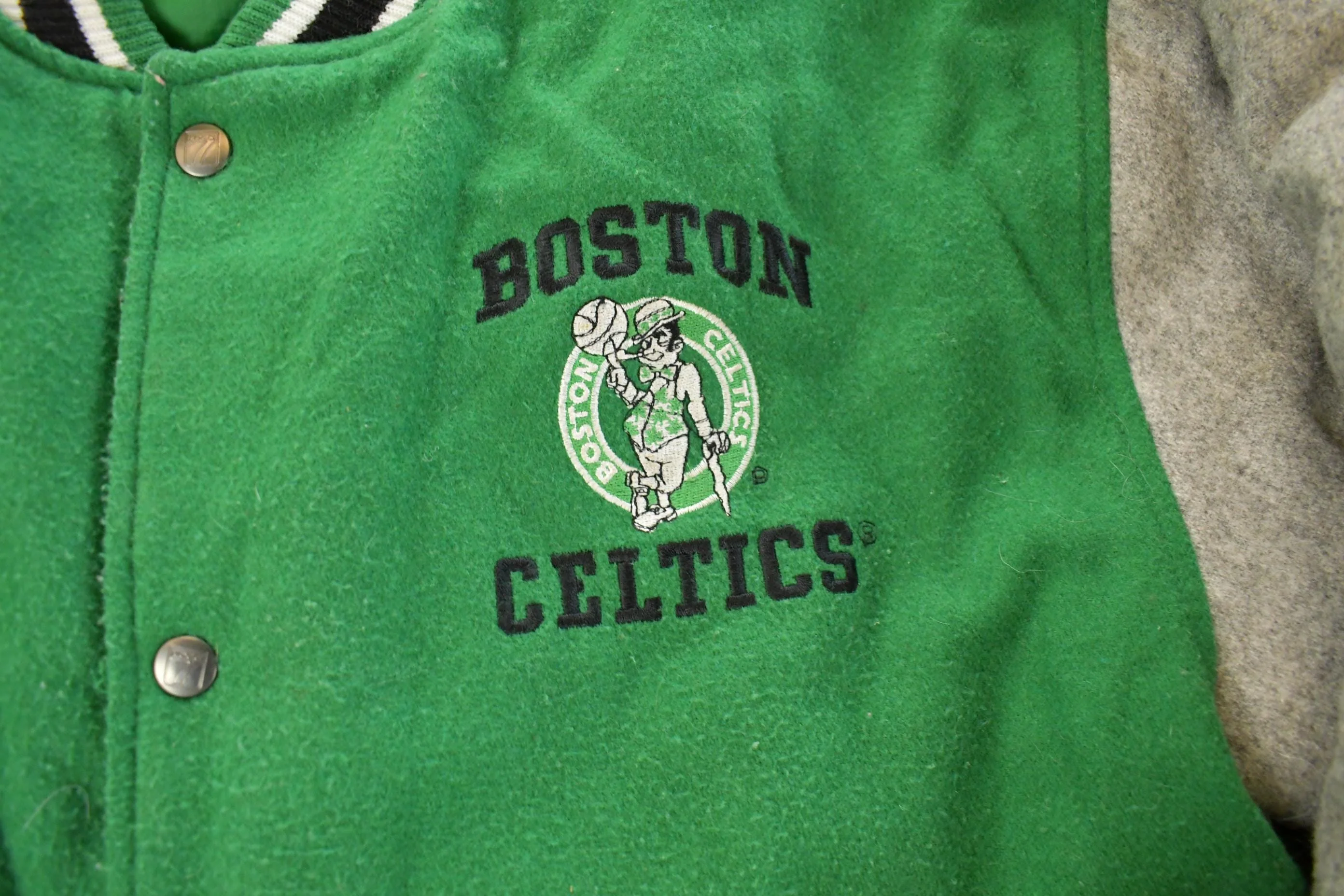 Vintage 1990s Boston Celtics NBA Basketball Embroidered Wool Varsity Jacket Men's Large - Image 4