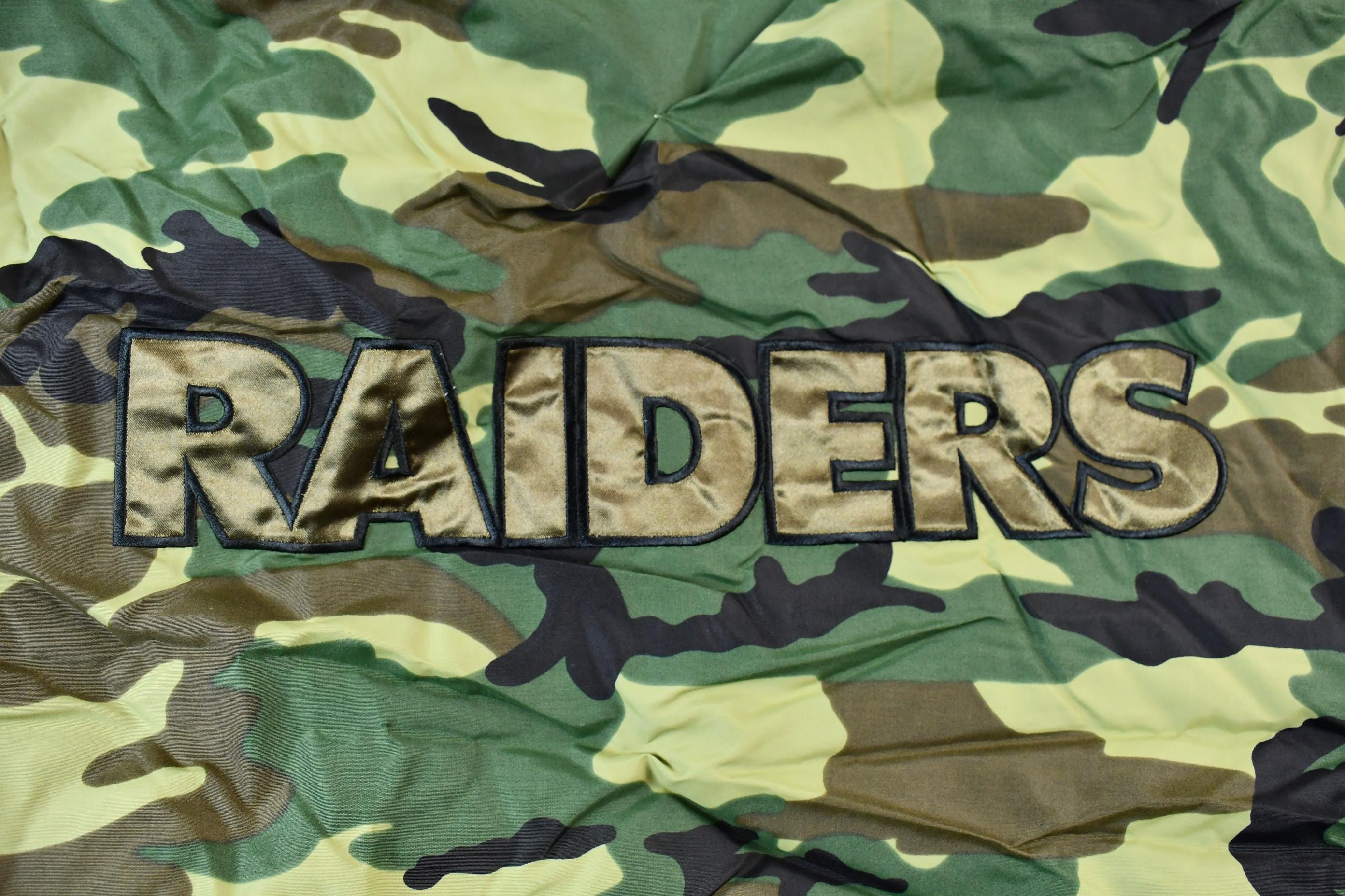 Vintage 1990s Camo Raiders NFL Football Hooded Puffer Jacket Men's 3XL - Image 3