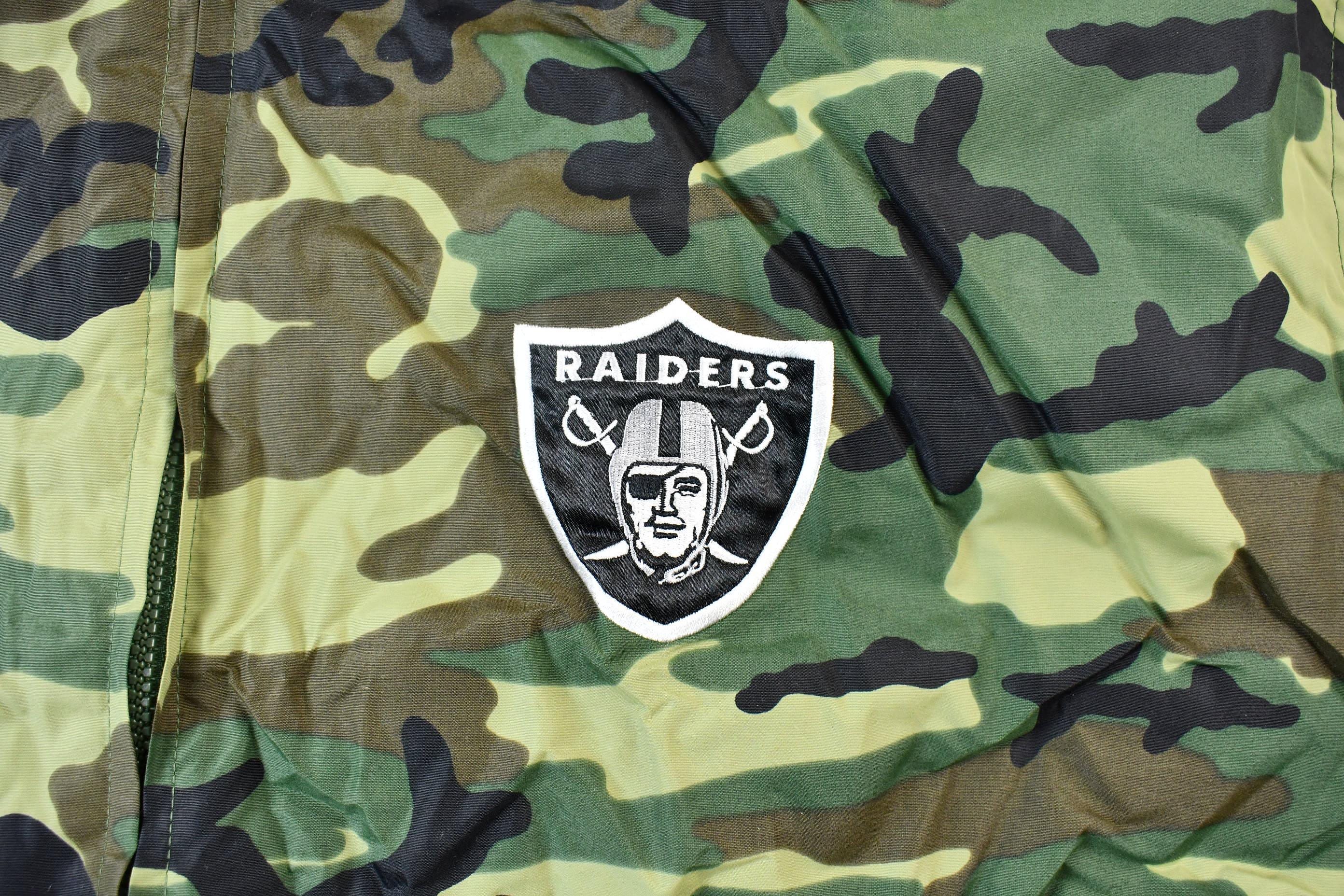 Vintage 1990s Camo Raiders NFL Football Hooded Puffer Jacket Men's 3XL - Image 4