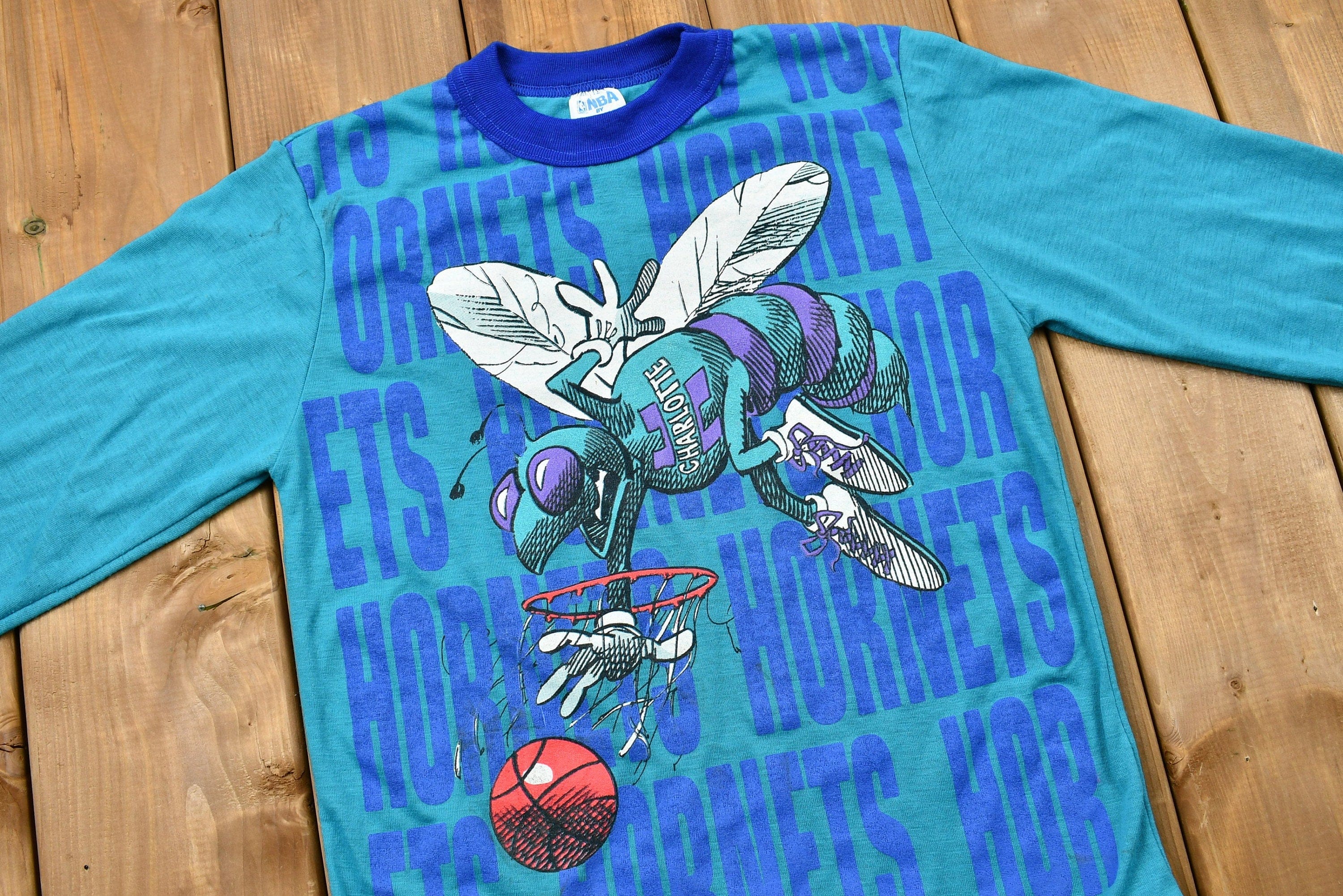 Vintage 1990s Charlotte Hornets Kid's Long Sleeve Graphic T-Shirt Youth L - Image 3