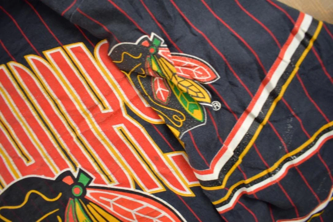 Vintage 1990s Chicago Blackhawks NHL All Over Print Graphic T-Shirt Men's Large - Image 4