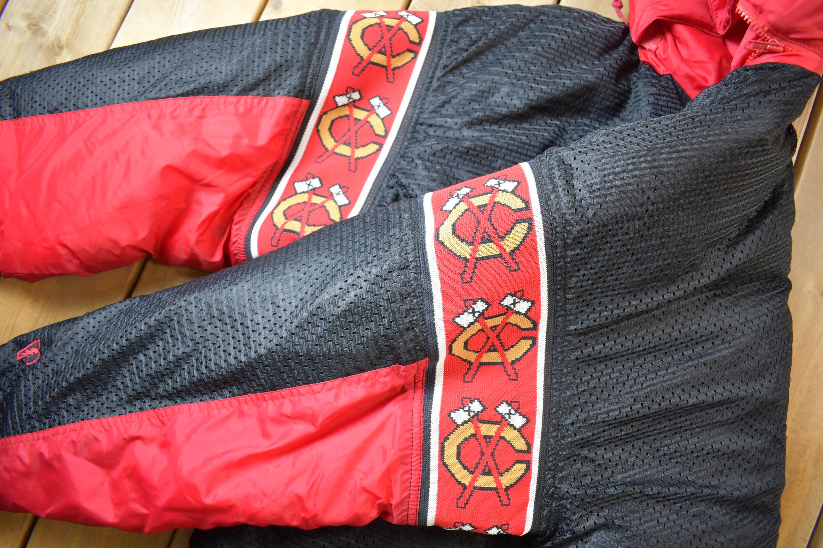 Vintage 1990s Chicago Blackhawks Reversible NHL Hockey Puffer Hooded Jacket - Image 7