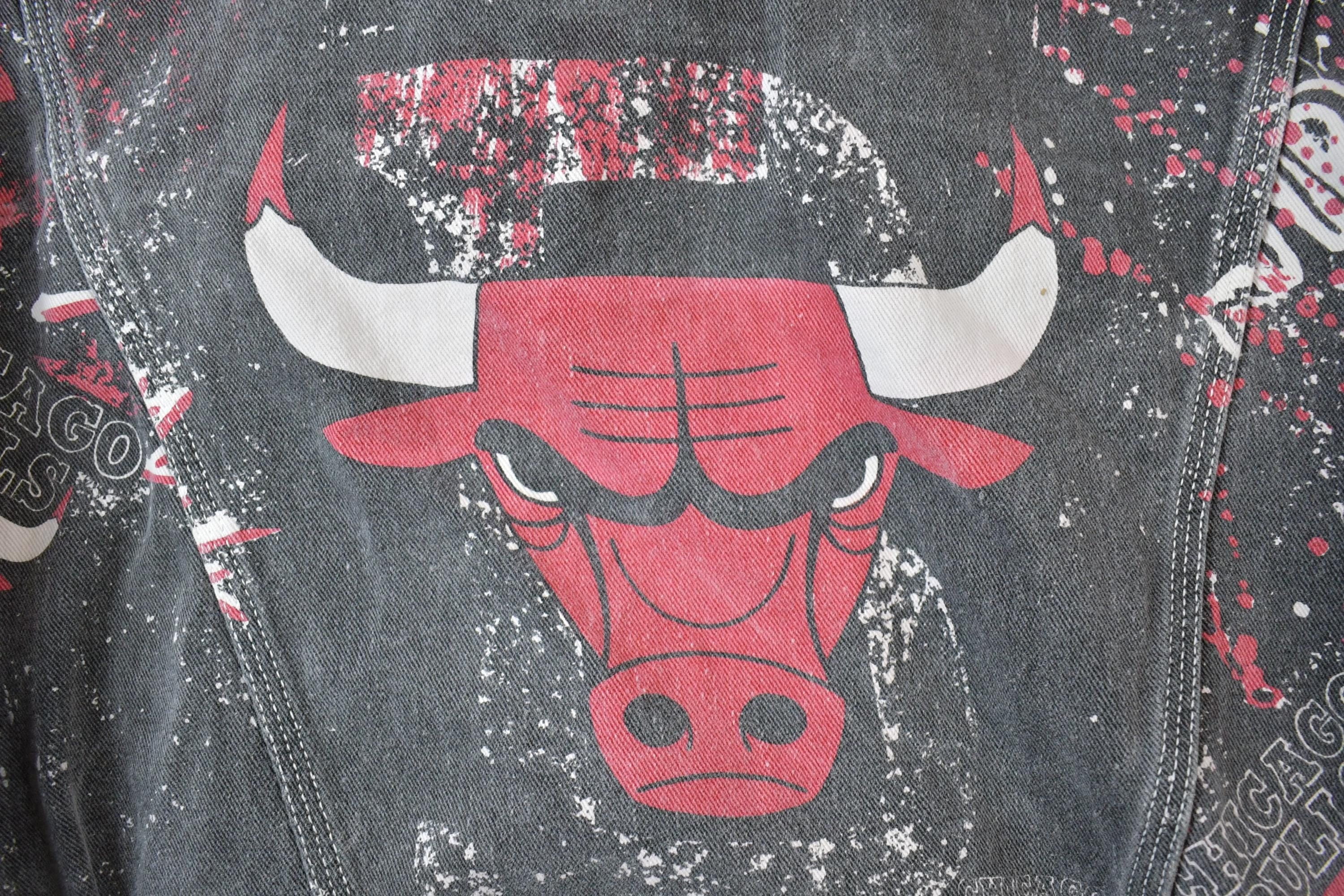 Vintage 1990s Chicago Bulls All Over Print NBA Basketball Boxy Fit Jean Jacket - Image 8