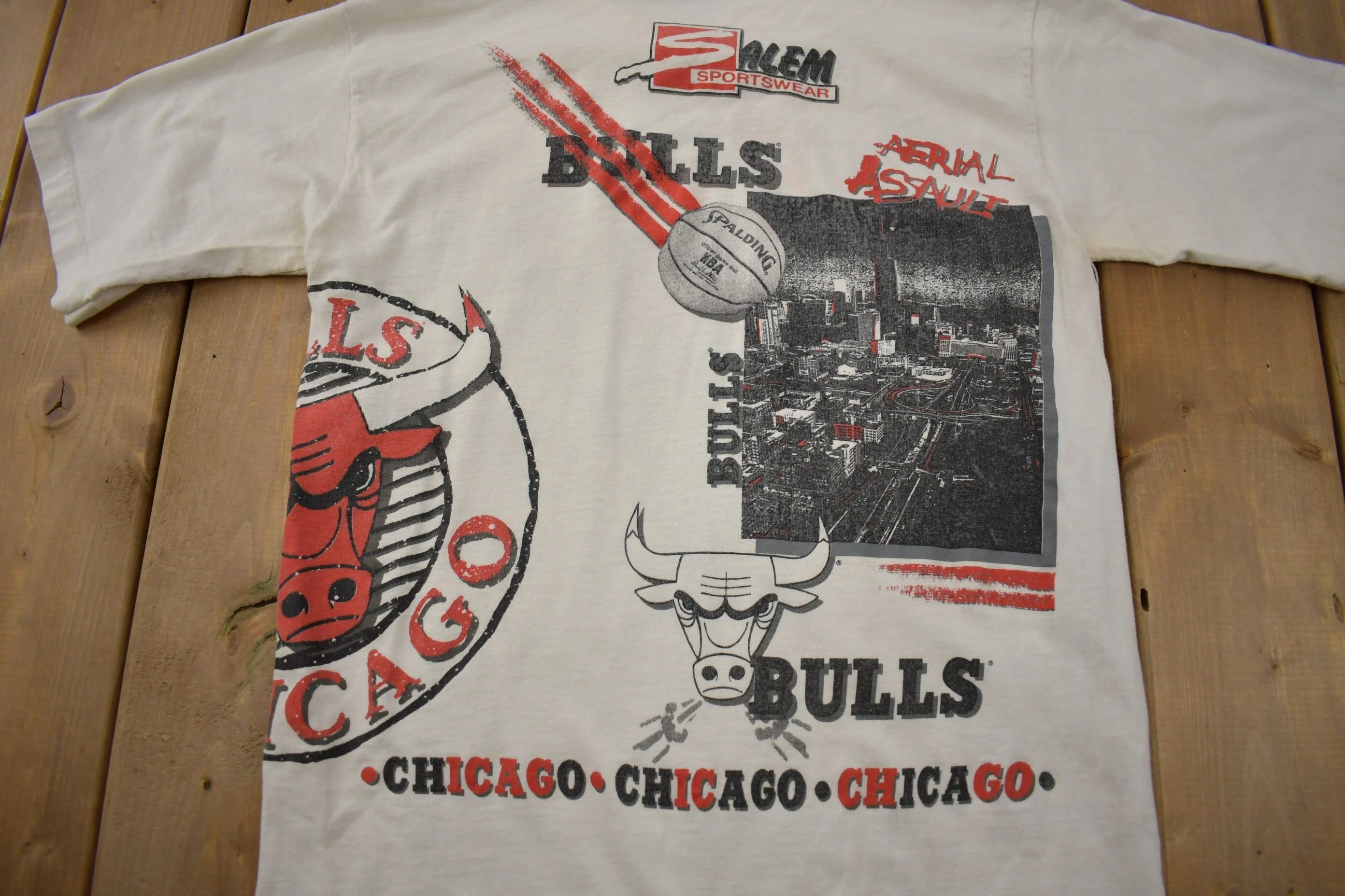 Vintage 1990s Chicago Bulls NBA Aerial Assault Graphic T-Shirt Men's Large - Image 4