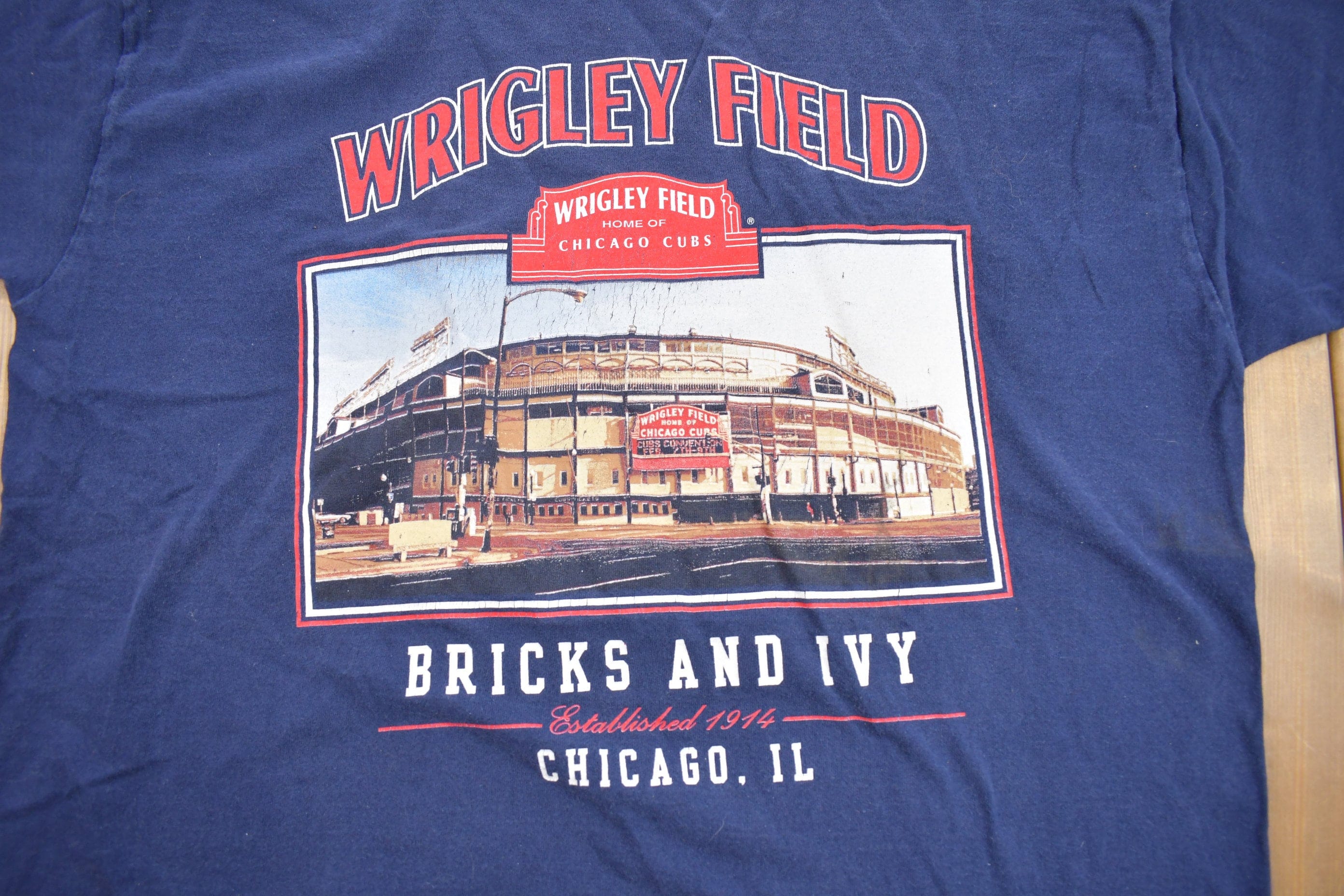 Vintage 1990s Chicago Cubs MLB Wrigley Field Graphic T-Shirt Men's 2XL - Image 3