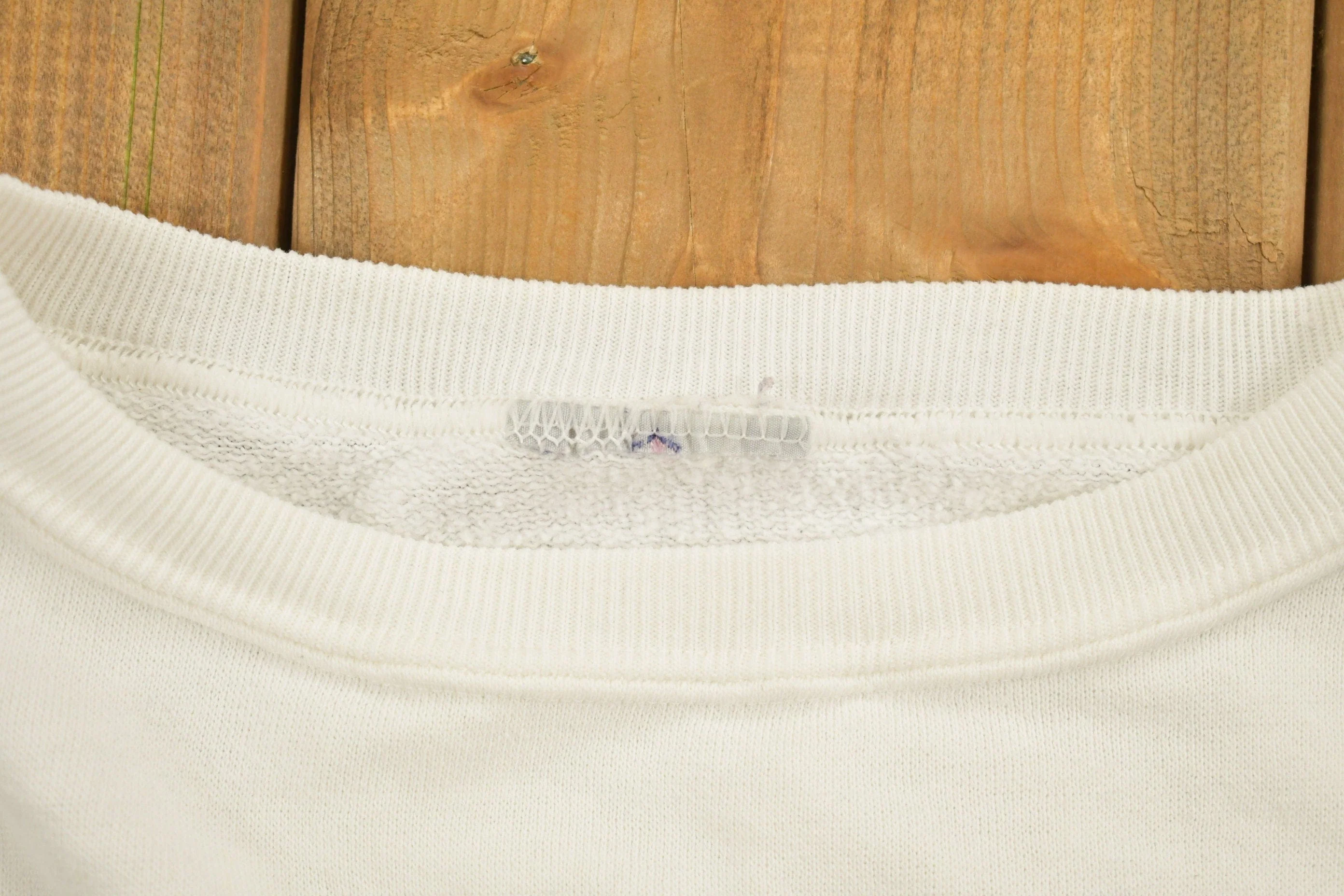 Vintage 1990s Cute Skiing Rabbit Crewneck Sweatshirt Women's Small - Image 4