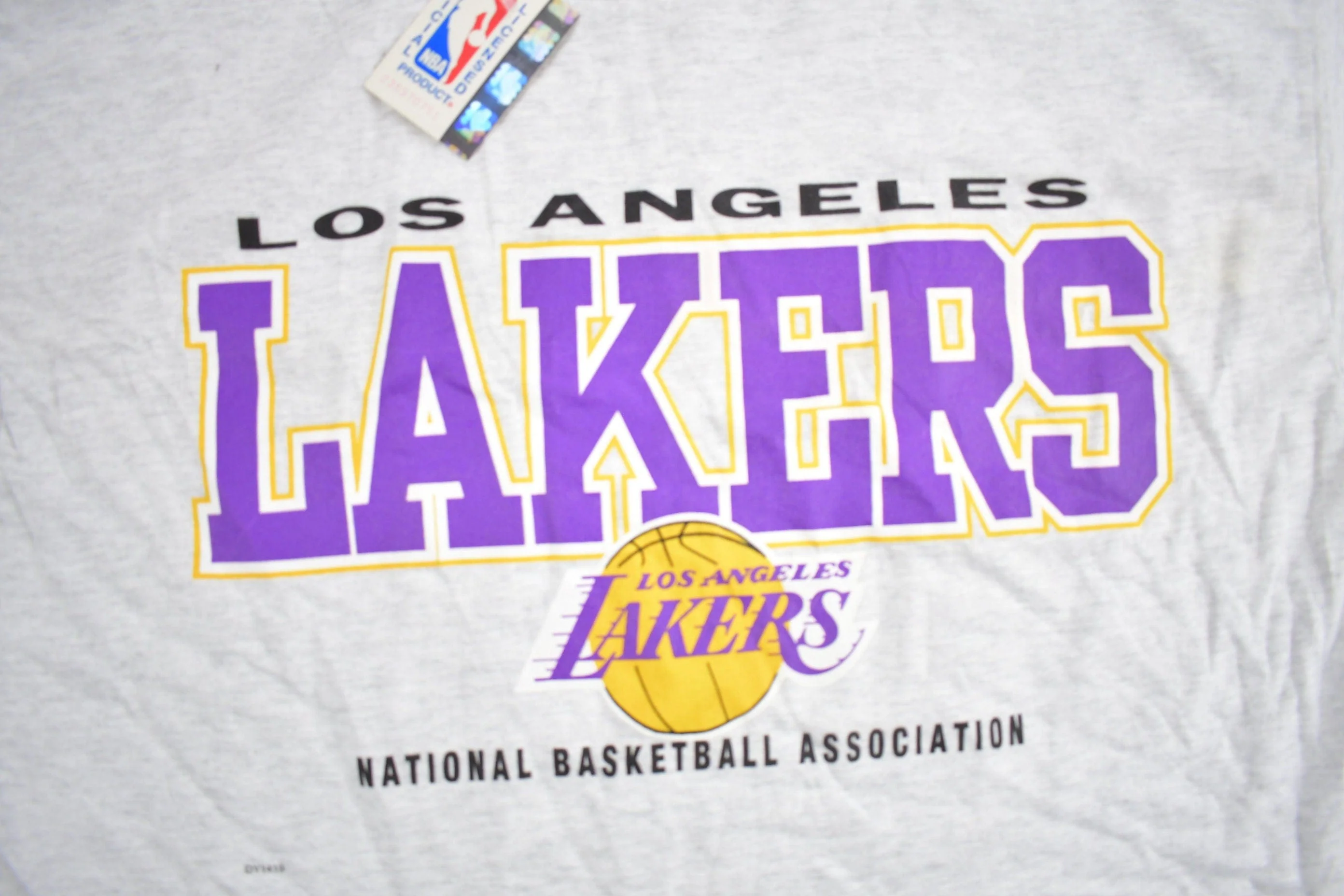 Vintage 1990s Deadstock Los Angeles Lakers NBA Graphic T-Shirt Men's XL - Image 3