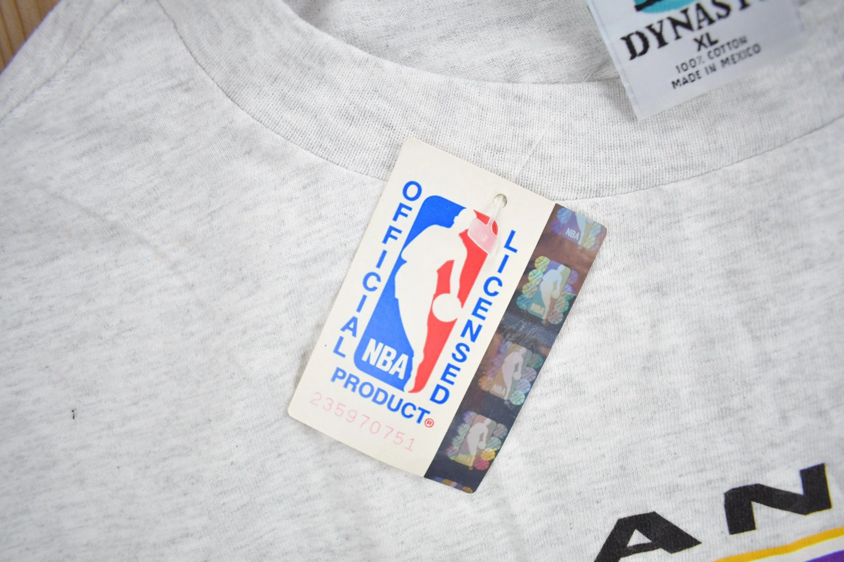 Vintage 1990s Deadstock Los Angeles Lakers NBA Graphic T-Shirt Men's XL - Image 4