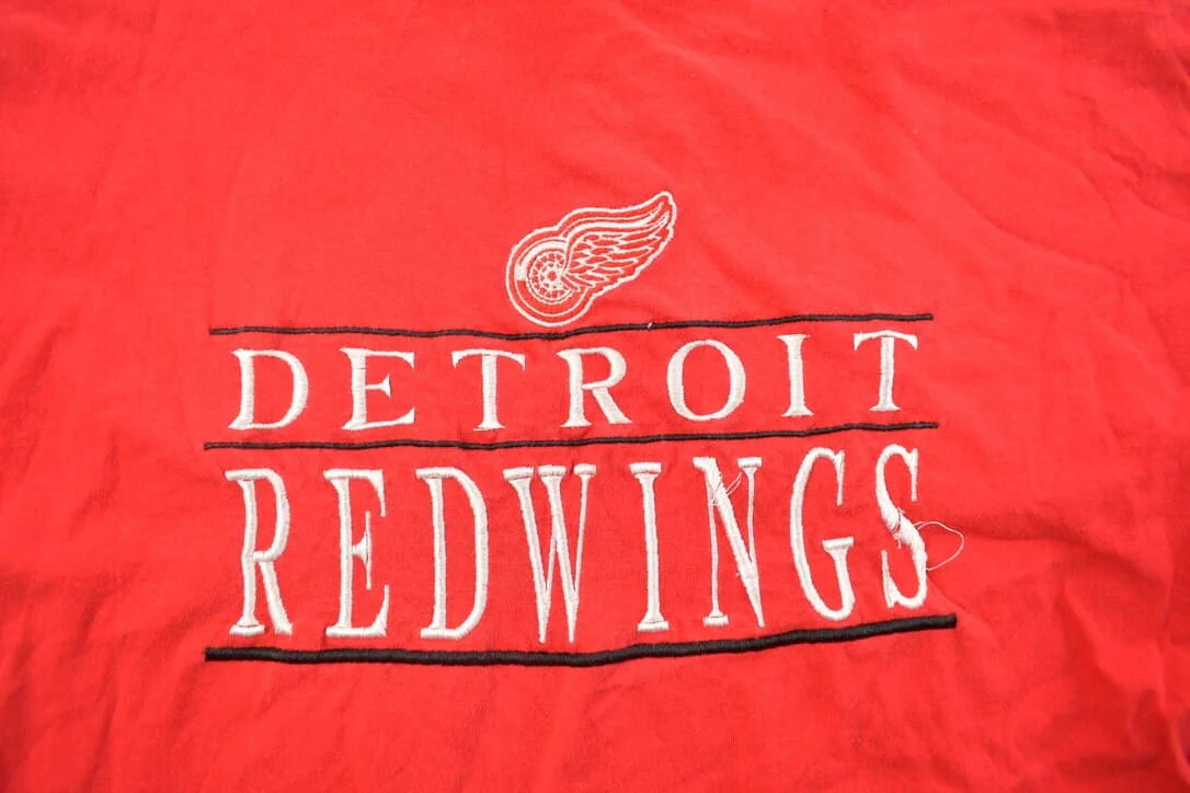 Vintage 1990s Detroit Red Wings NHL Embroidered T-Shirt Men's XL - Image 3