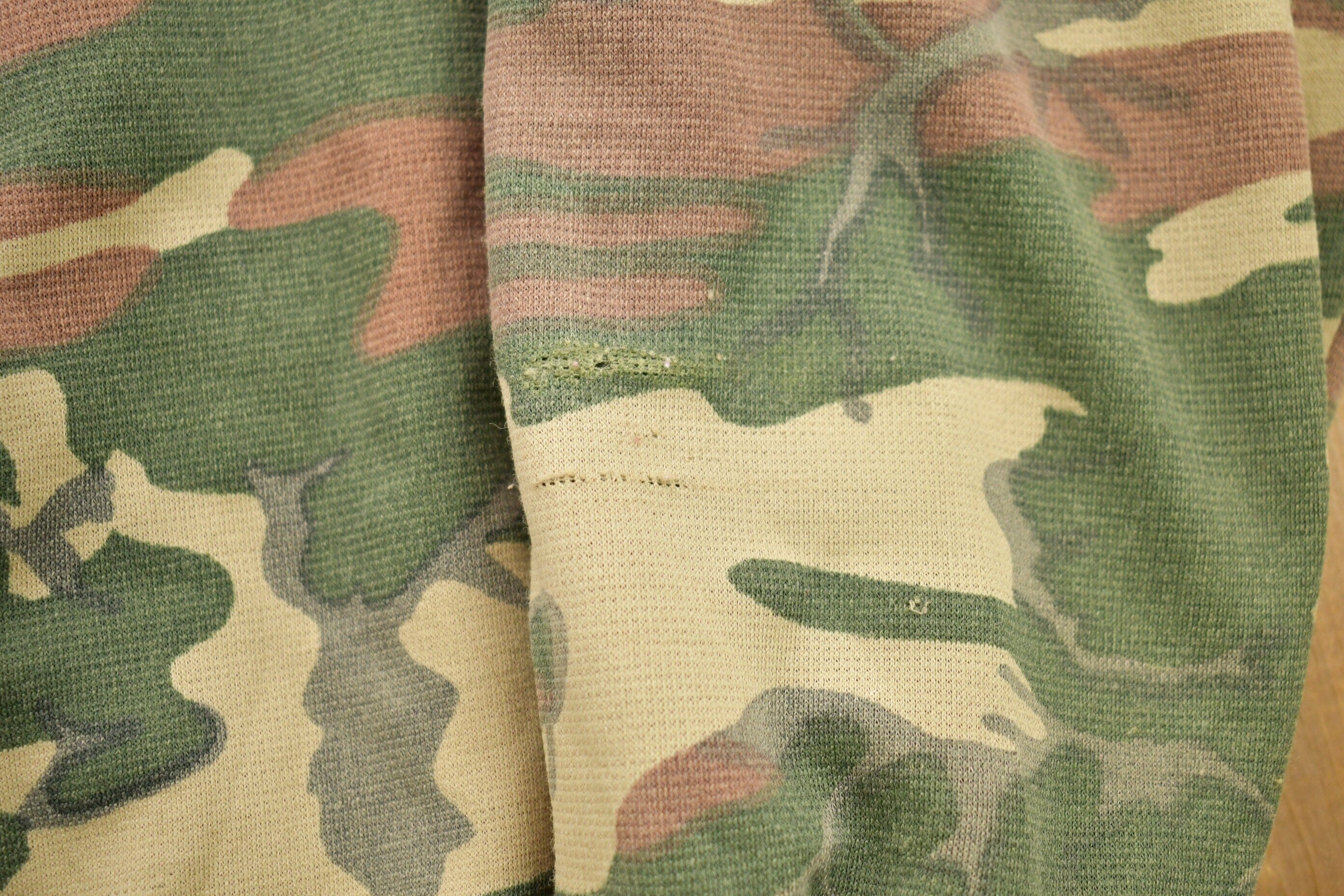 Vintage 1990s Distressed Camouflage Zip Up Hoodie Men's Small - Image 8