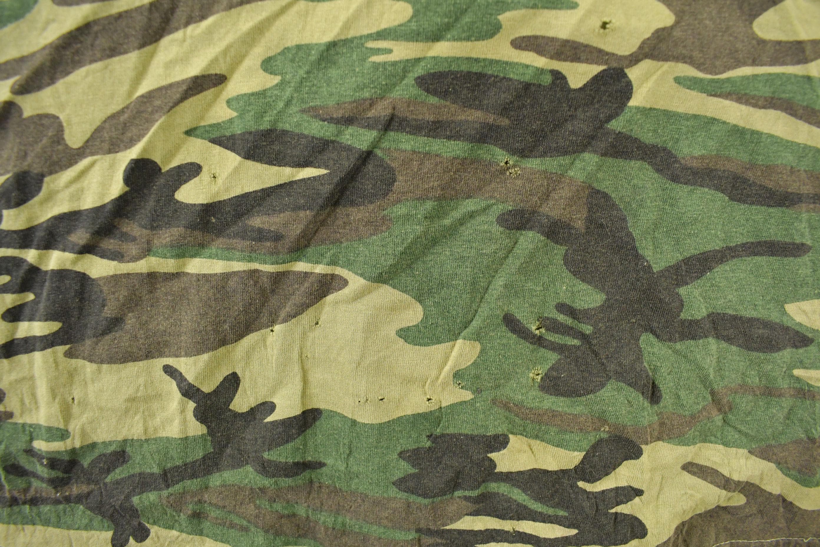 Vintage 1990s Distressed Woodland Camo T-Shirt Men's Large - Image 6