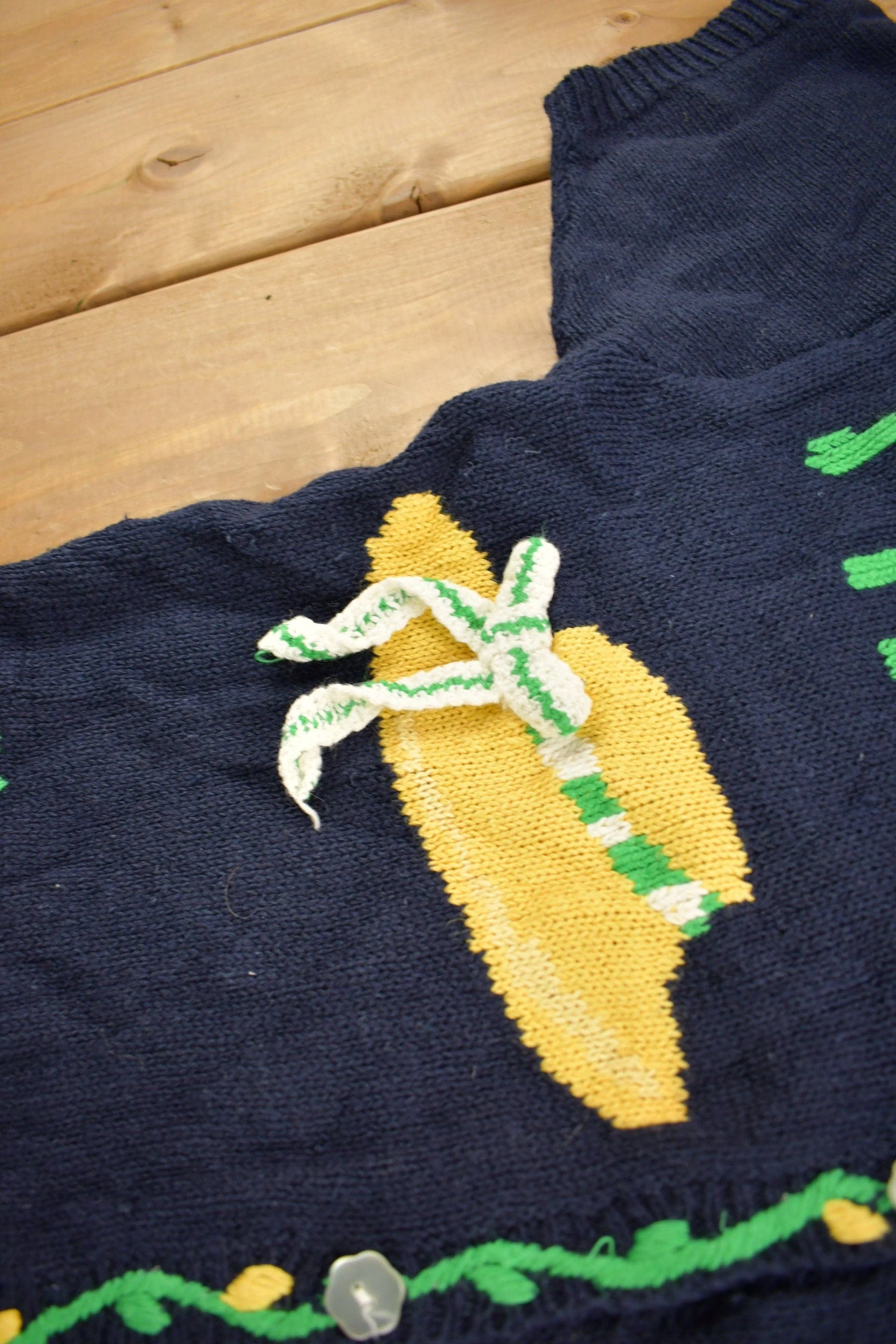 Vintage 1990s Eagles Eye Floral Theme Embroidered Knit Cardigan Sweater Men's Small - Image 4