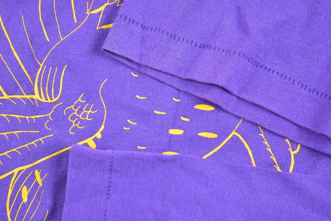 Vintage 1990s Fulton Falcons Graphic T-Shirt Men's Medium - Image 4